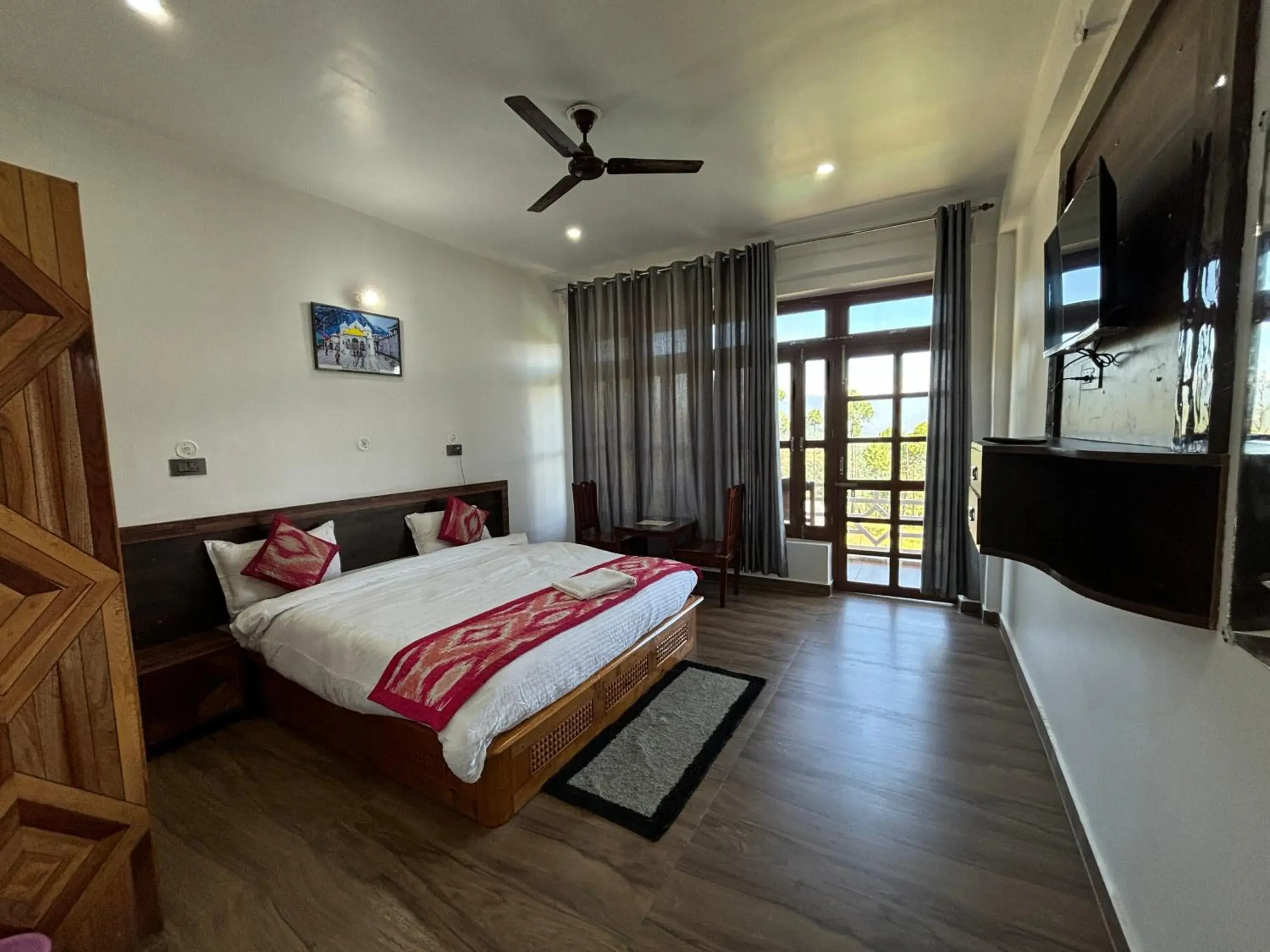 Communal lounge/ TV room, Bed in Lap Of Himalayas Resort Communal lounge/ TV room, Bed in Lap Of Himalayas Resort