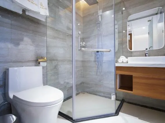 Shower in Ruby Star Da Nang - Central My Khe Beach