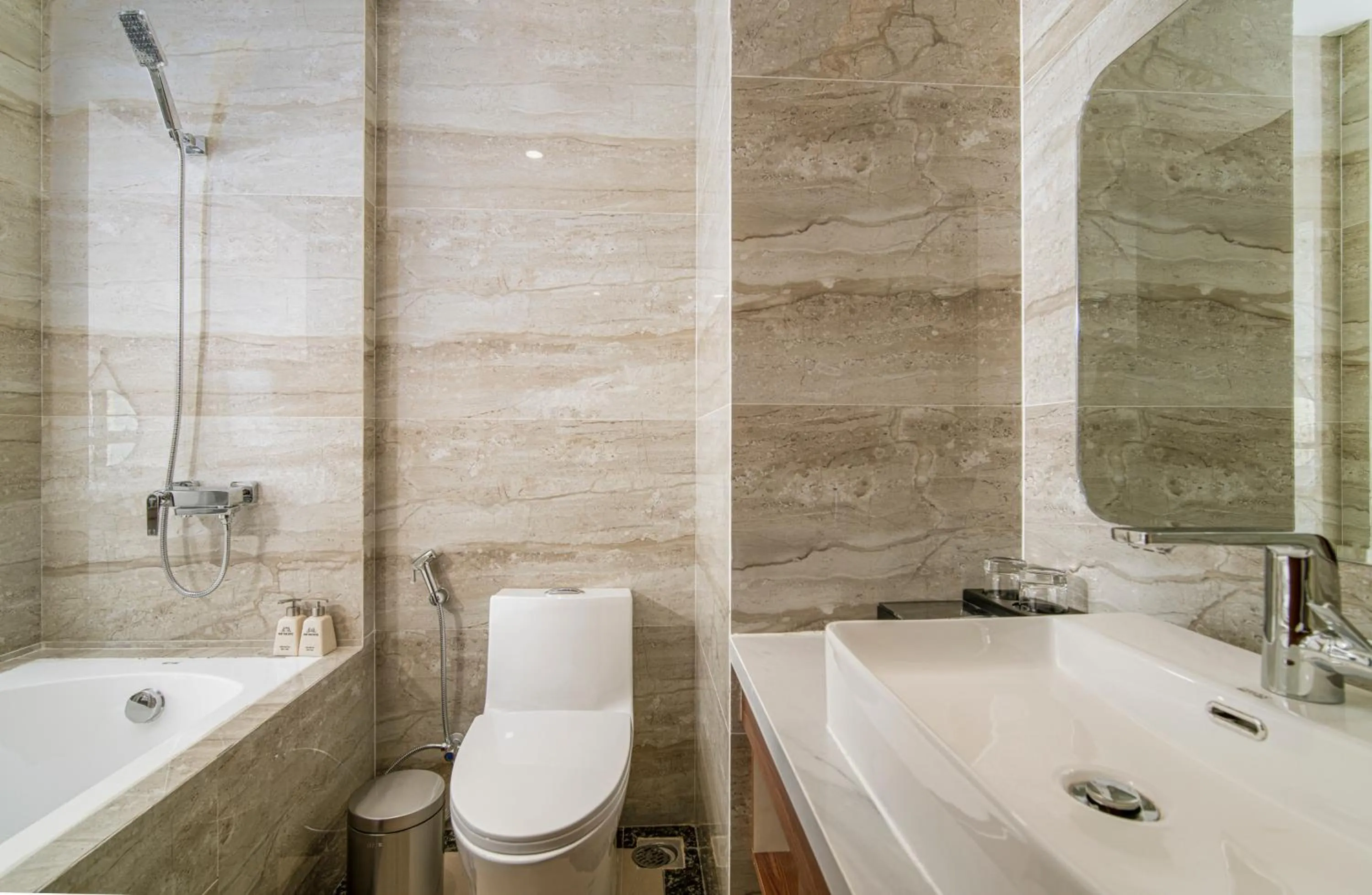 Shower in Ruby Star Da Nang - Central My Khe Beach