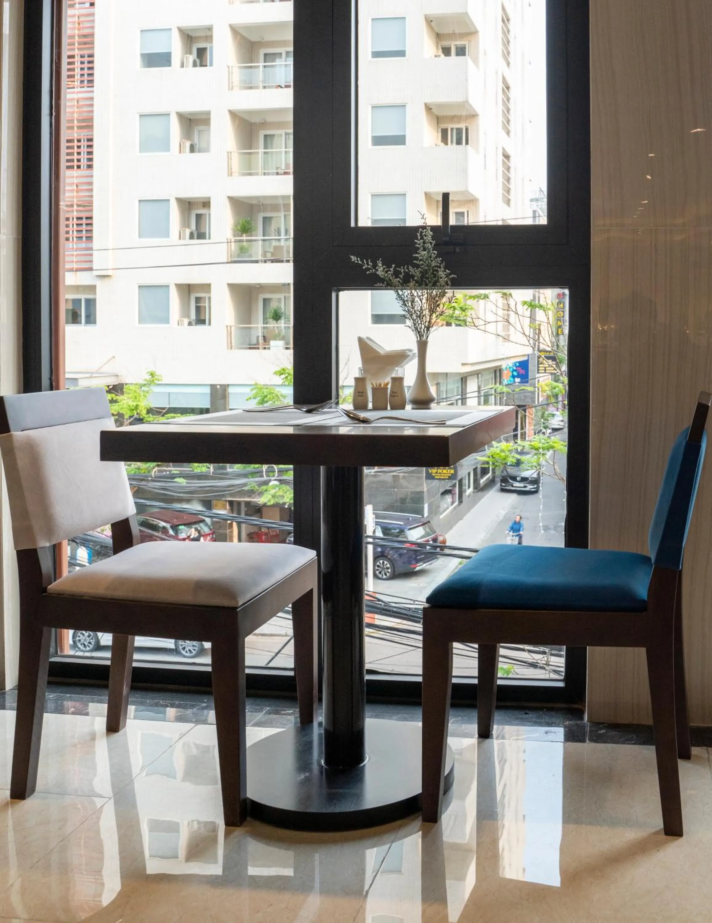 Dining area in Ruby Star Da Nang - Central My Khe Beach