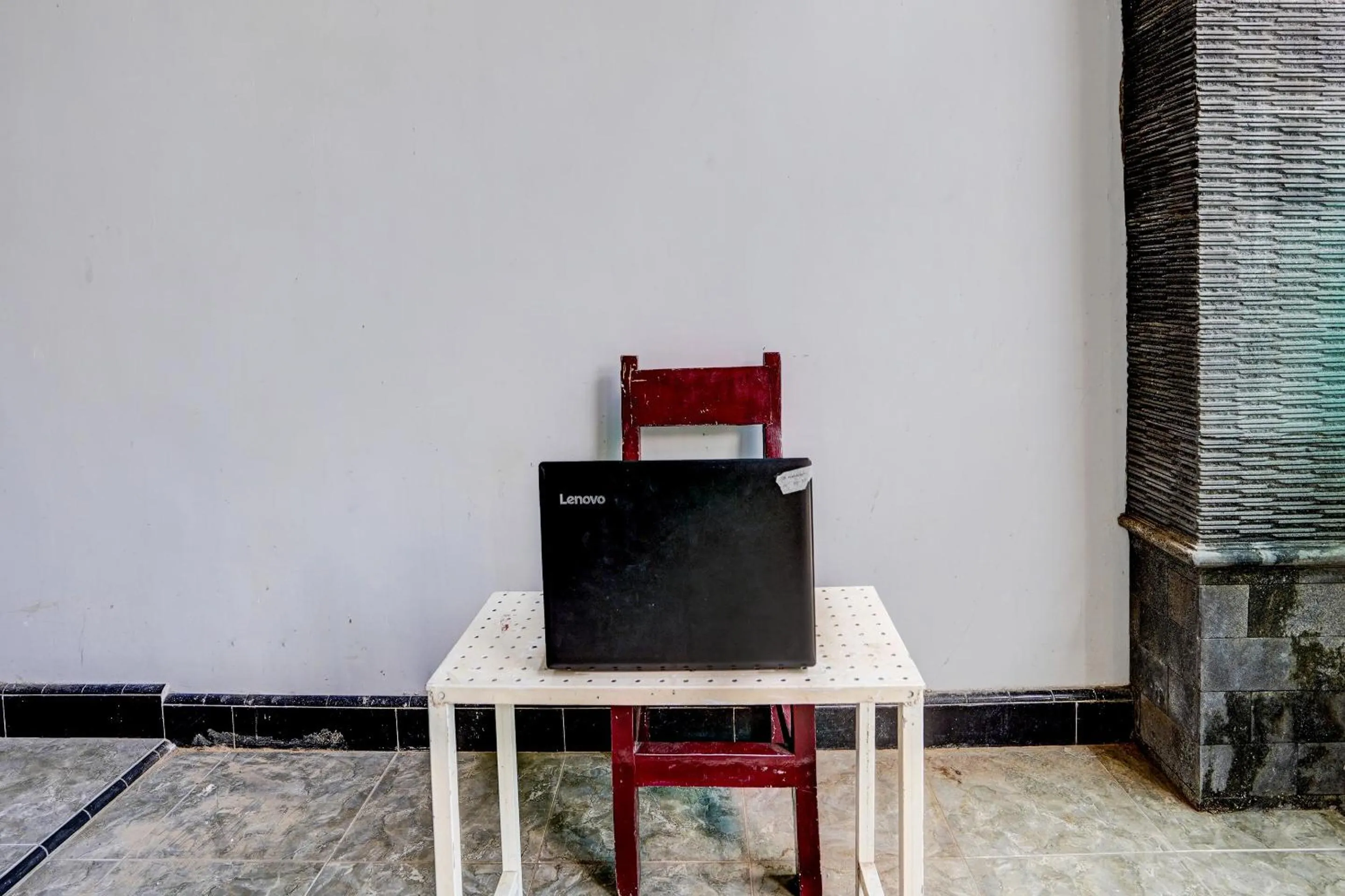 Lobby or reception in SPOT ON 92480 Iwn Homestay Syariah