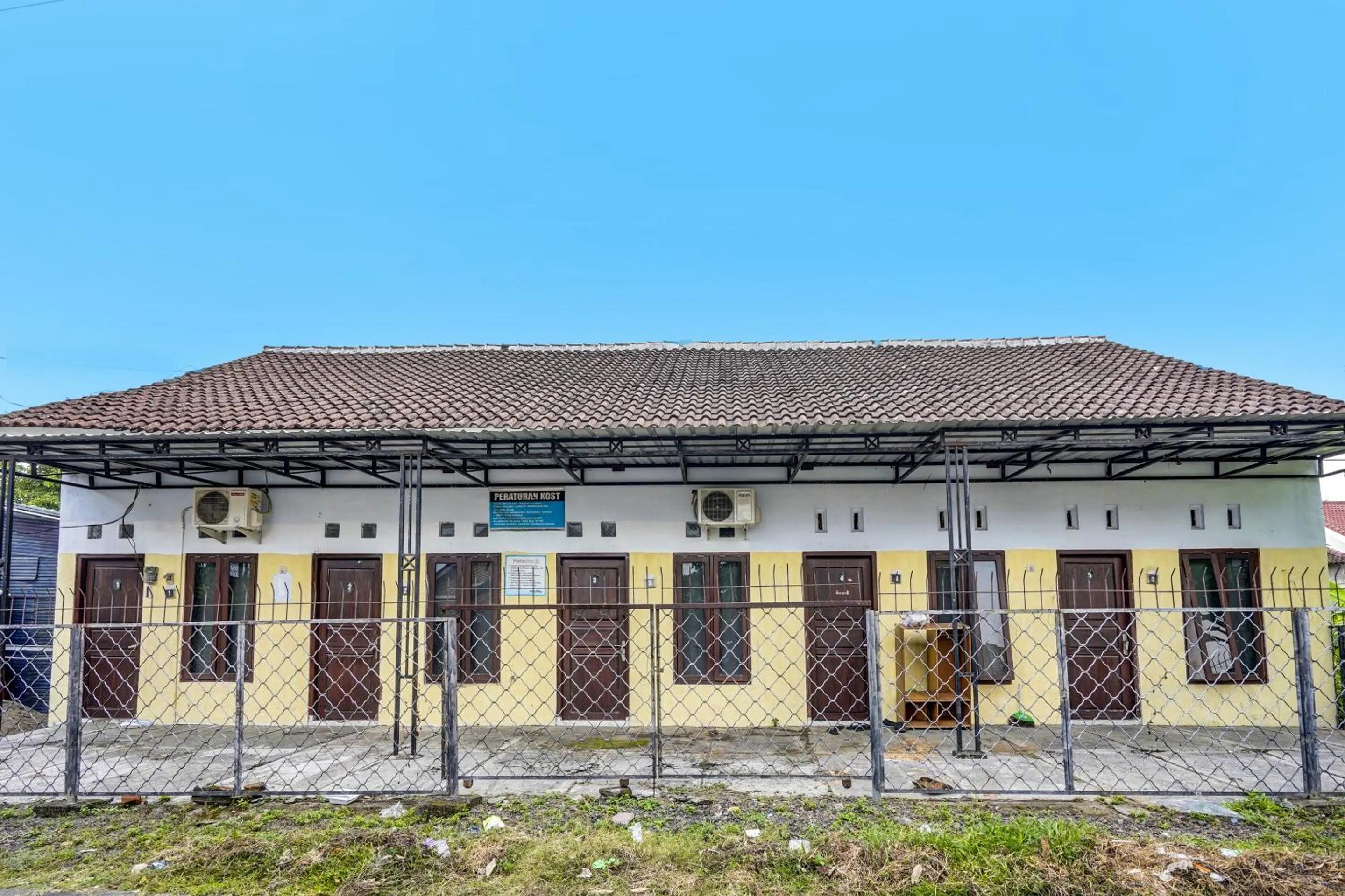 Facade/entrance in SPOT ON 92480 Iwn Homestay Syariah