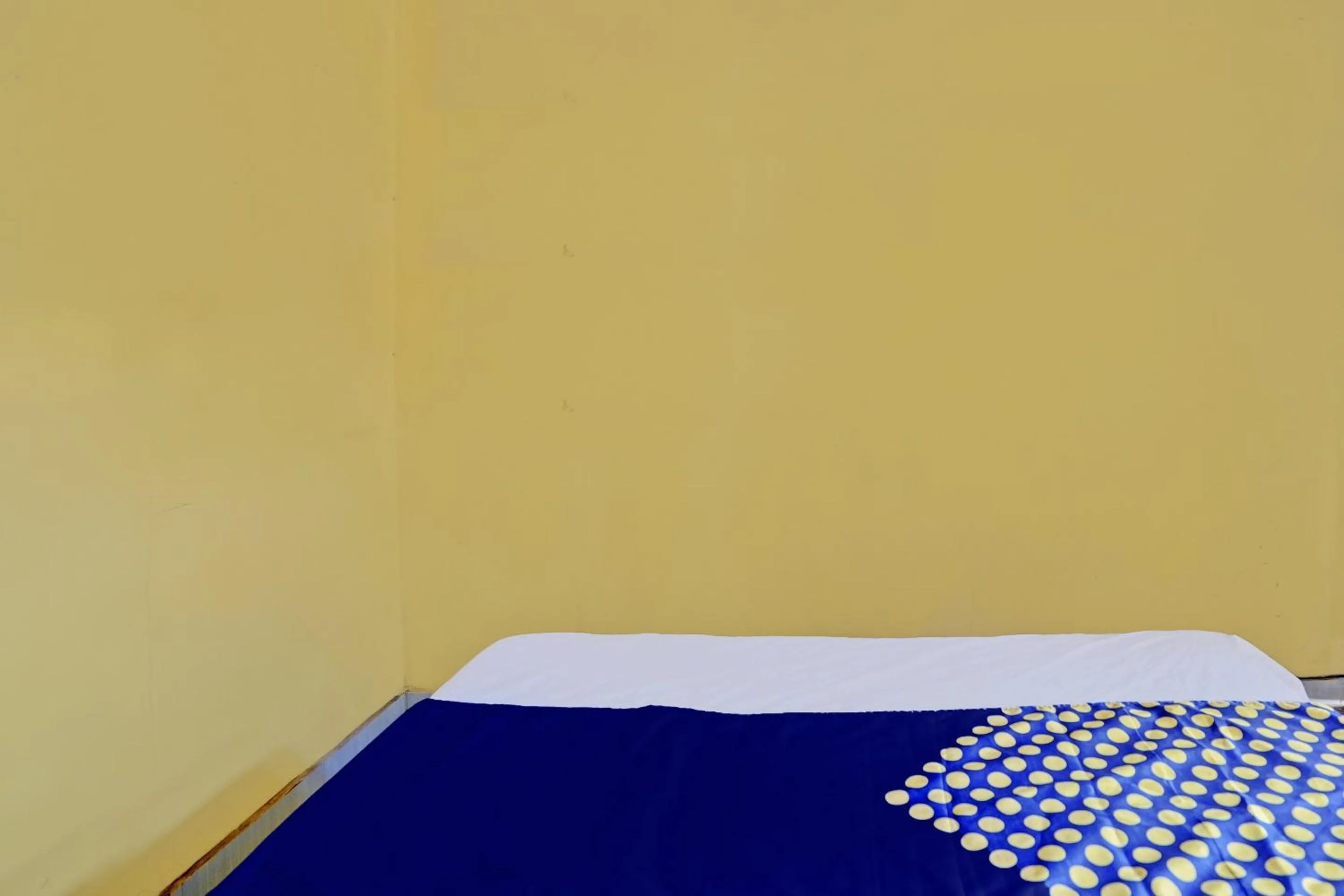 Bedroom, Bed in SPOT ON 92480 Iwn Homestay Syariah