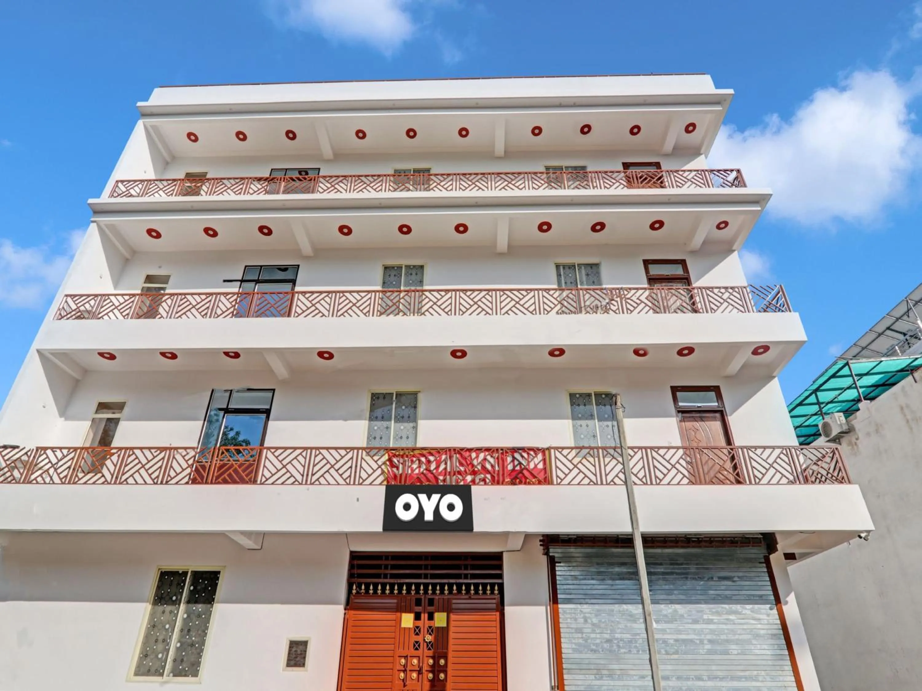 Facade/entrance in Hotel O SRV INN