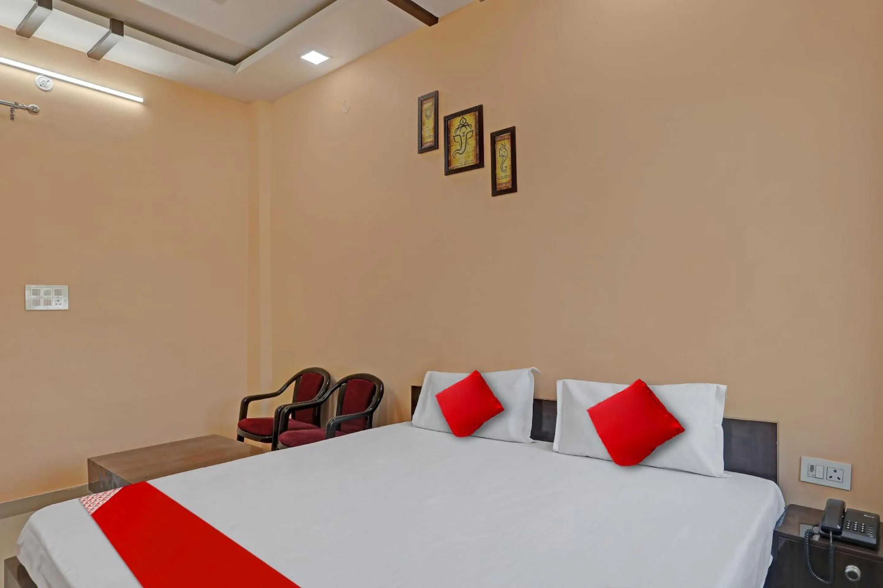 Bedroom, Bed in Hotel O Mb Garden & Resorts