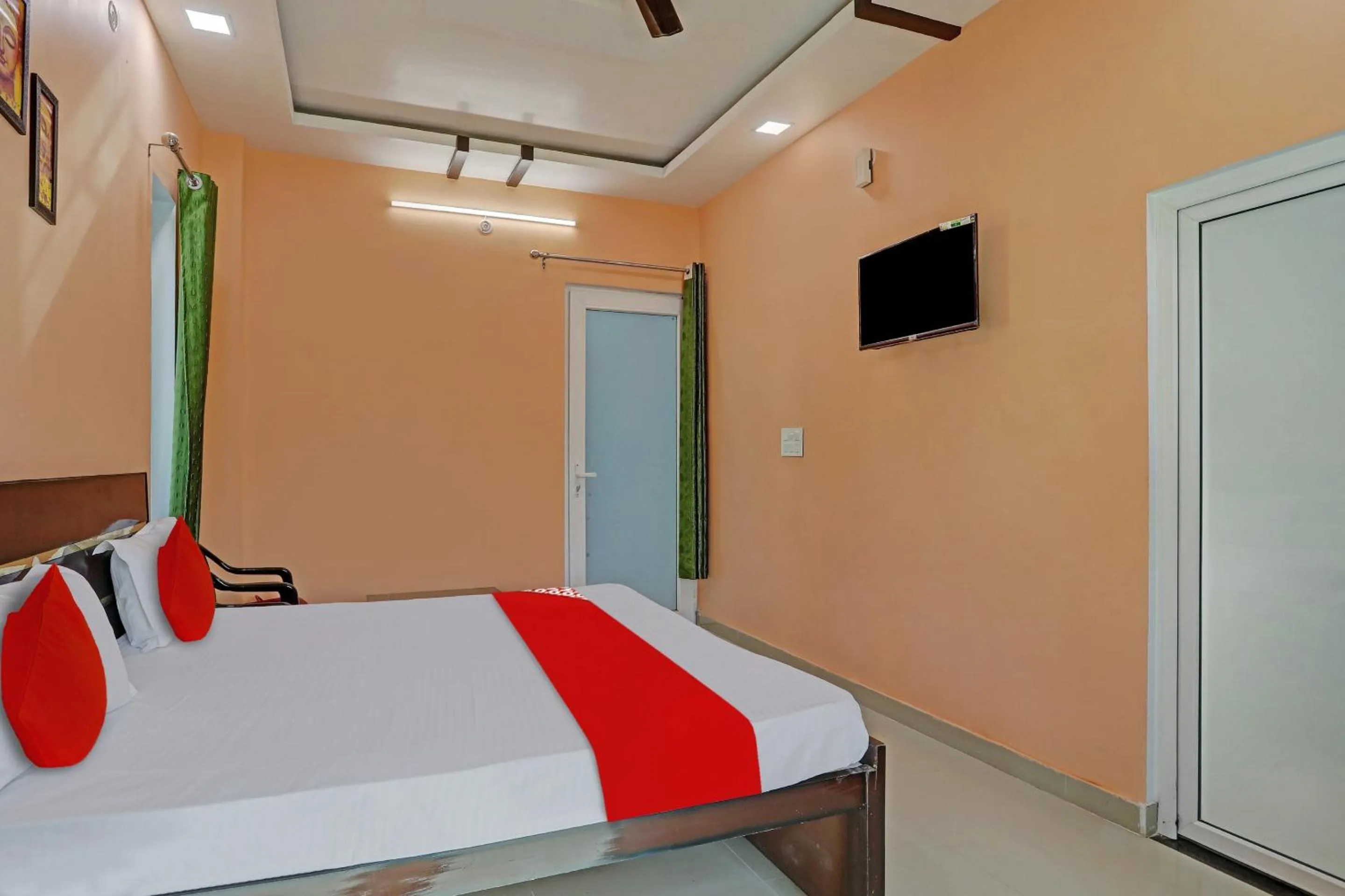 Bedroom, Bed in Hotel O Mb Garden & Resorts