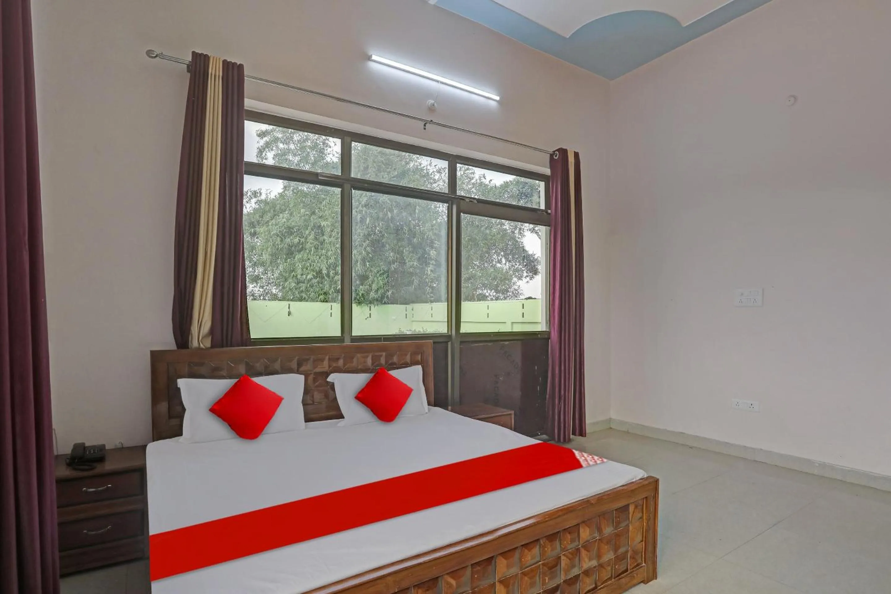 Bathroom, Bed in Hotel O Mb Garden & Resorts