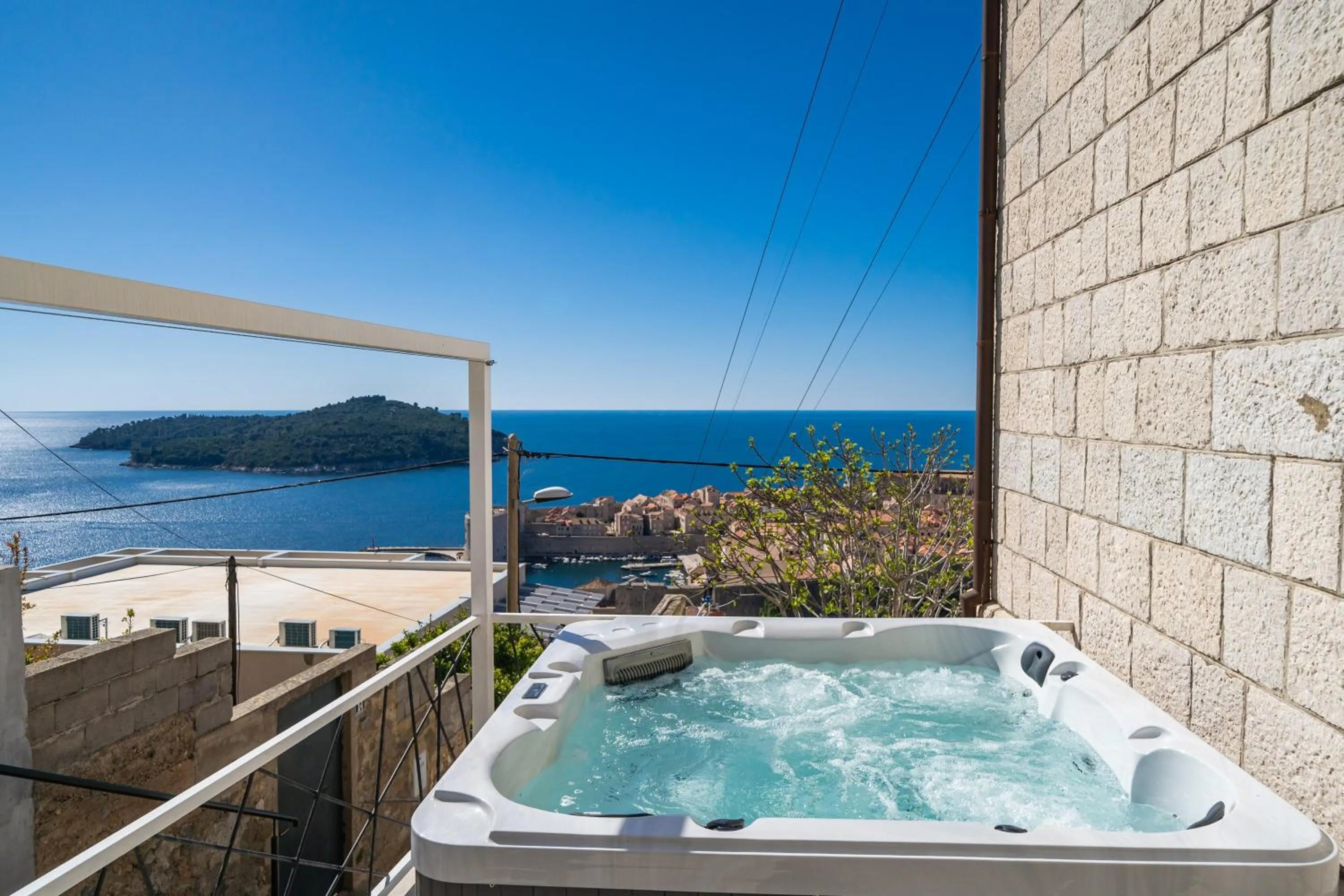 Hot Tub in DUxperience Apartment