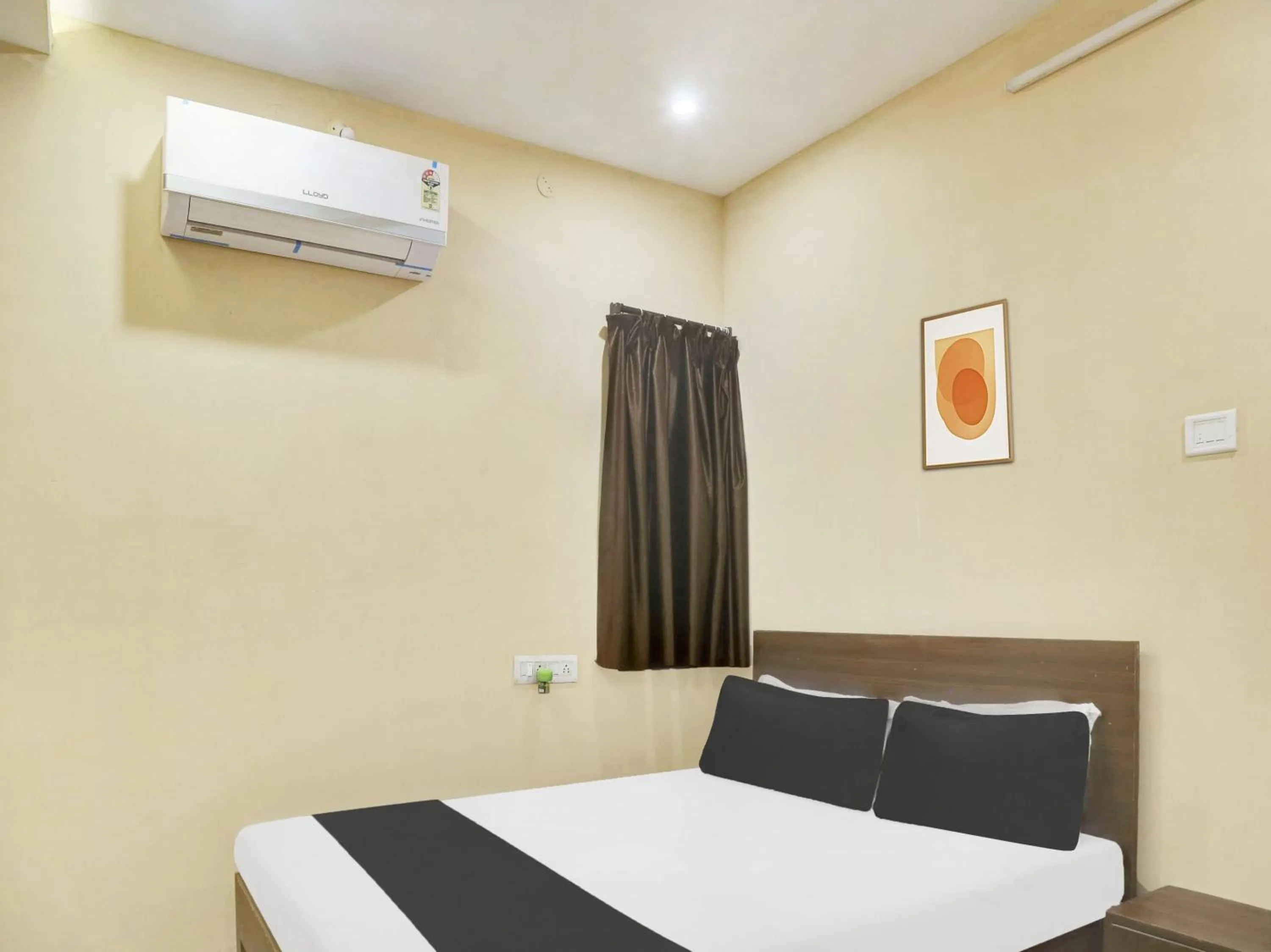 Bedroom in SPOT ON Grand Mantralayam