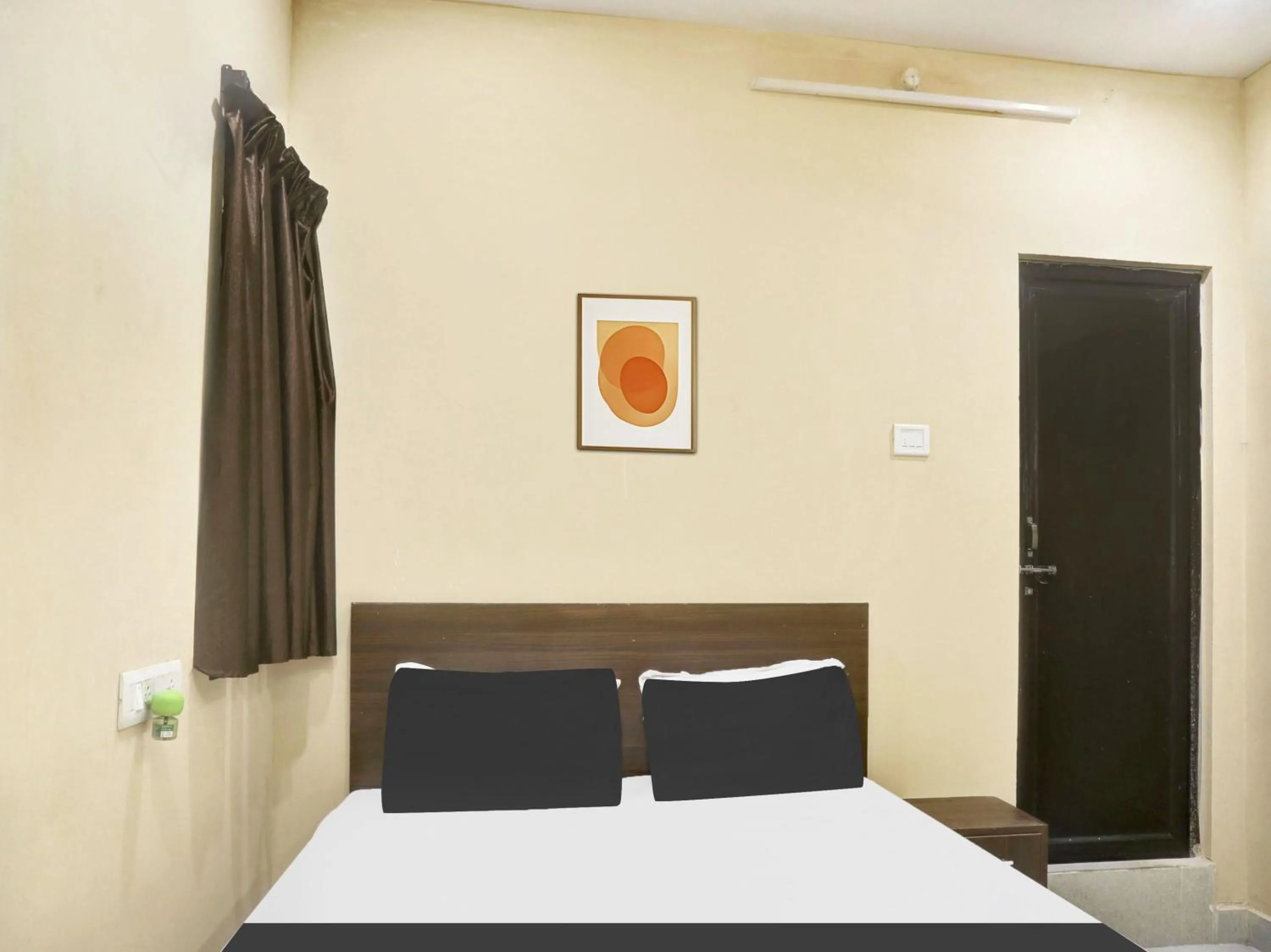 Bedroom in SPOT ON Grand Mantralayam