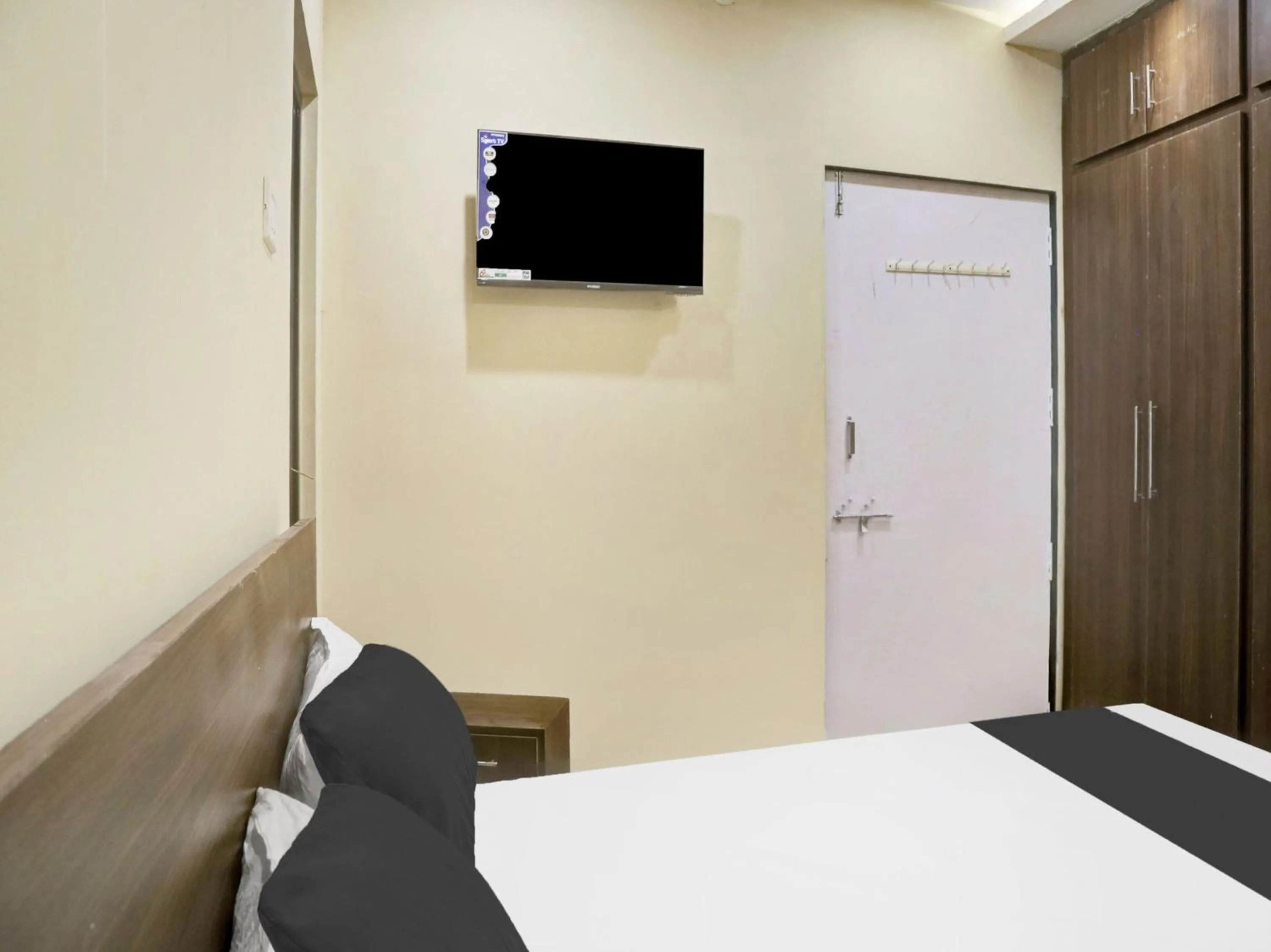 Bedroom in SPOT ON Grand Mantralayam