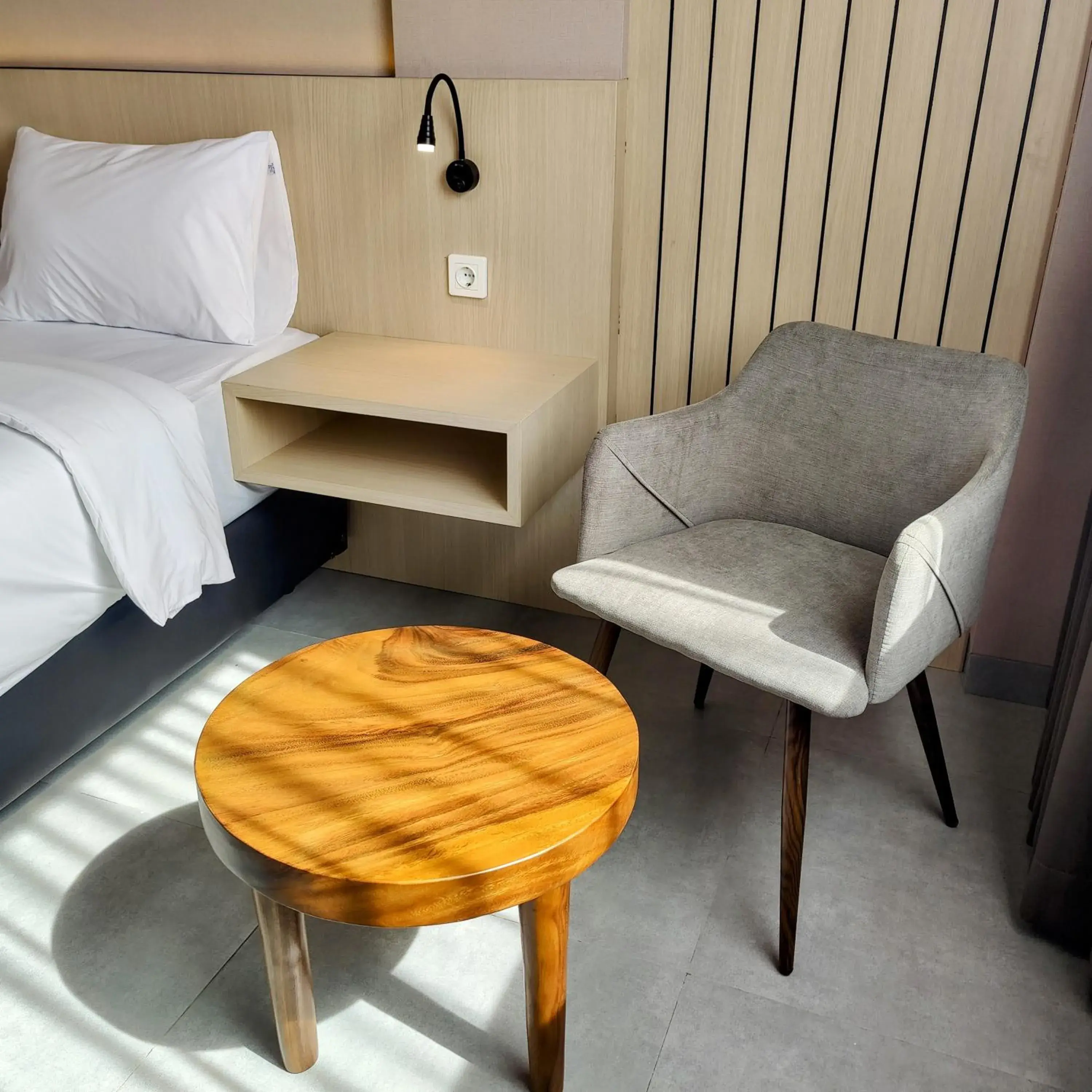 Seating area, Bed in The Mango Suites by Flat06 Seating area, Bed in The Mango Suites by Flat06