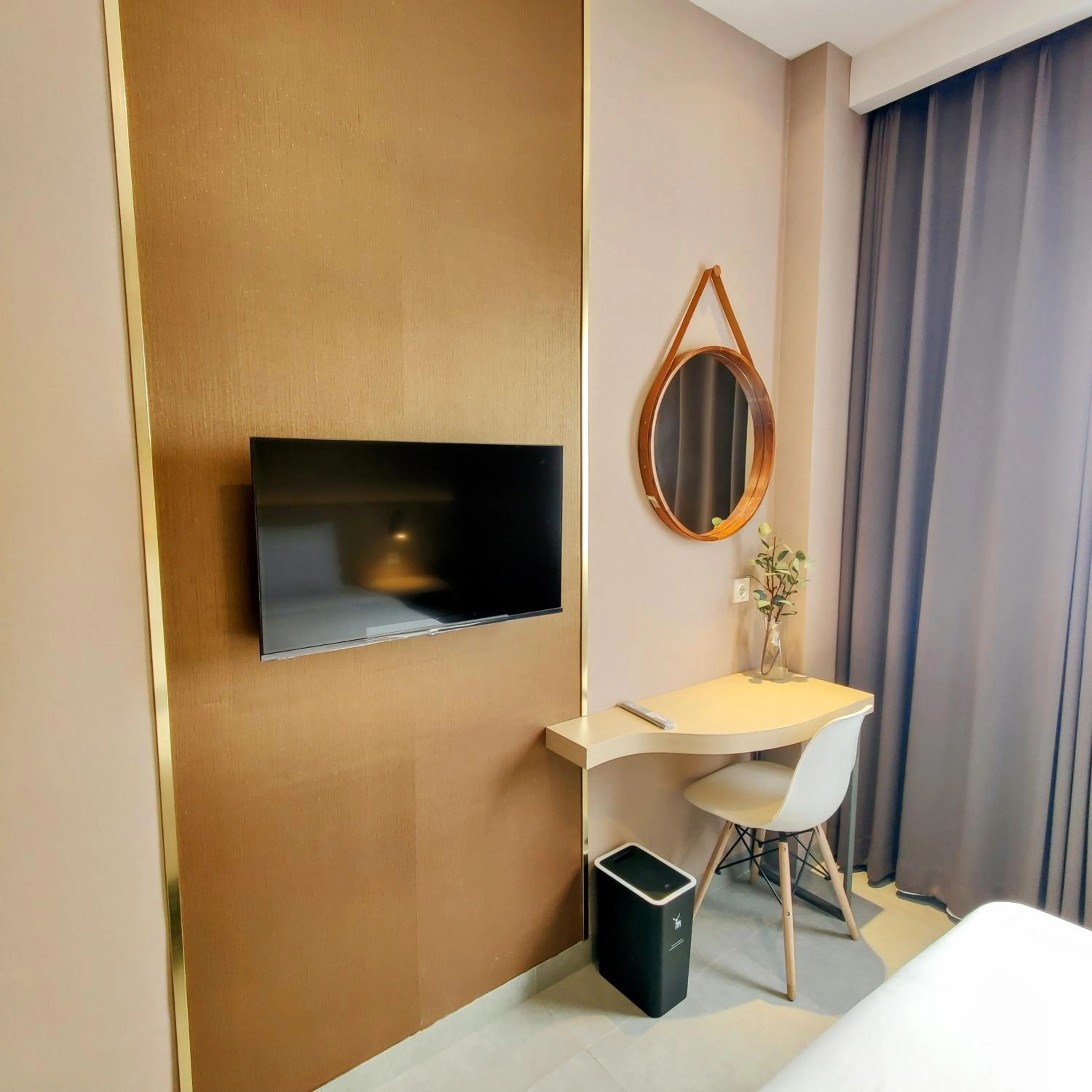 TV and multimedia in The Mango Suites by Flat06