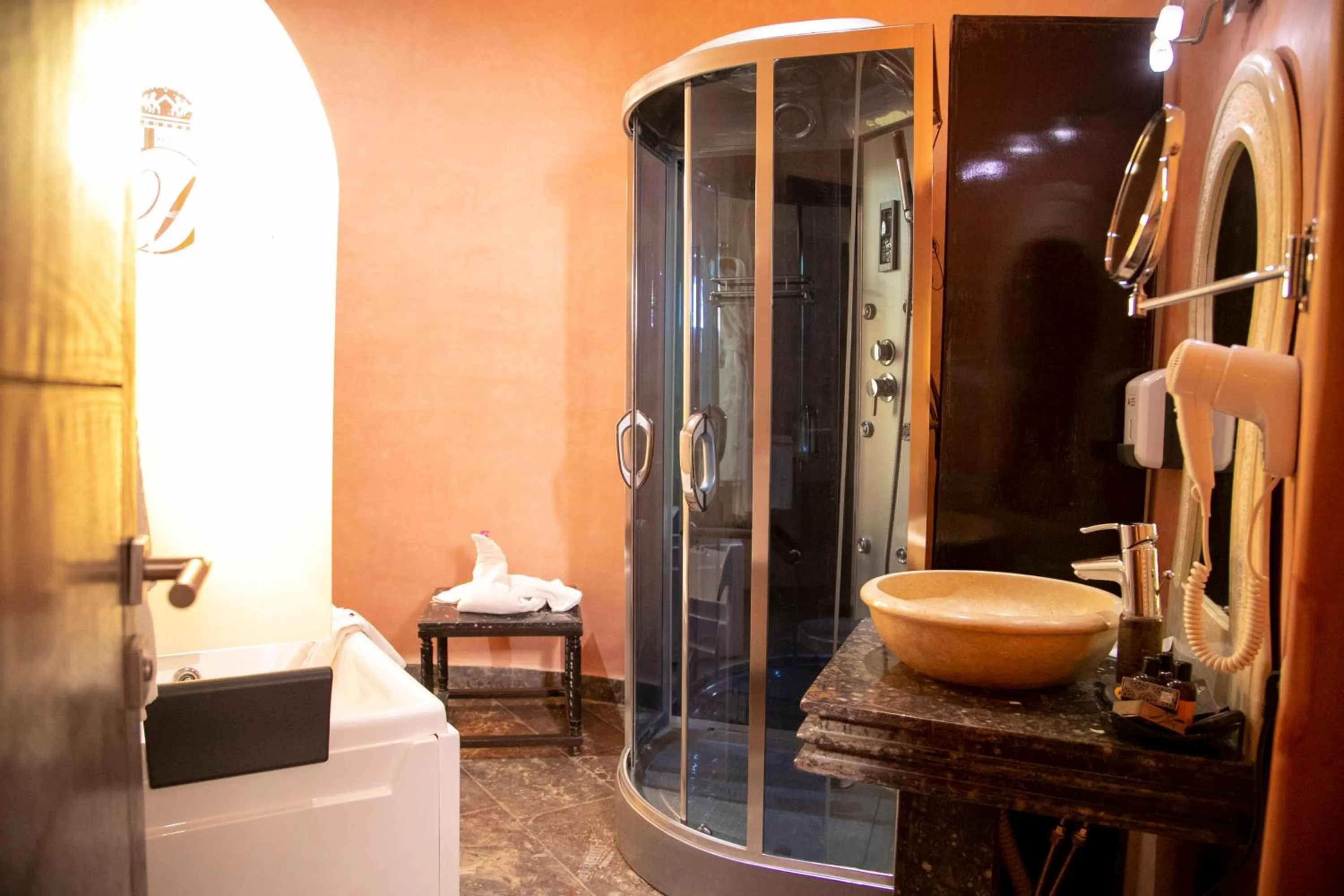 Shower in Palais Du Desert Hotel & Spa