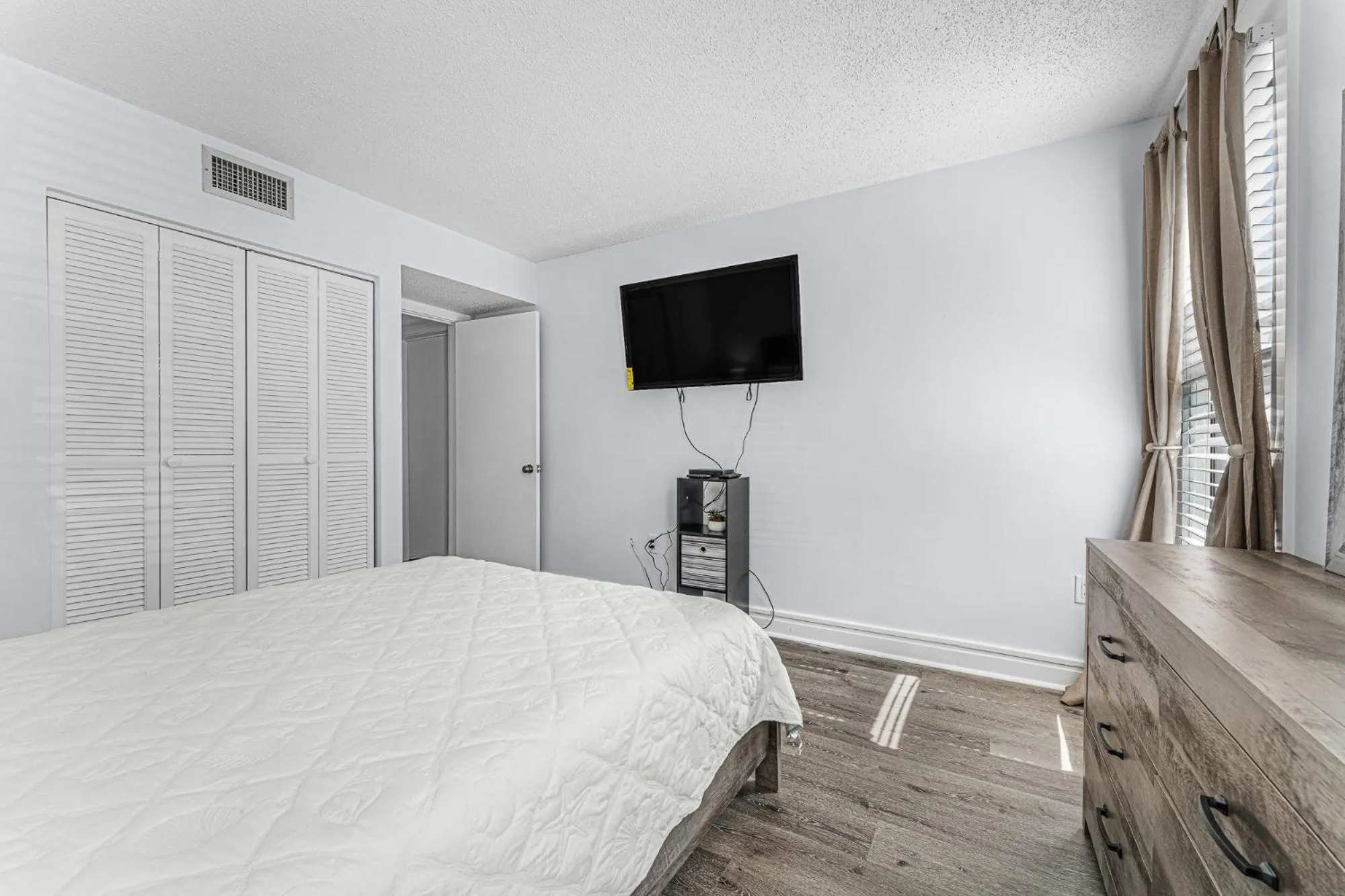 Property building, Bed in Xanadu A1