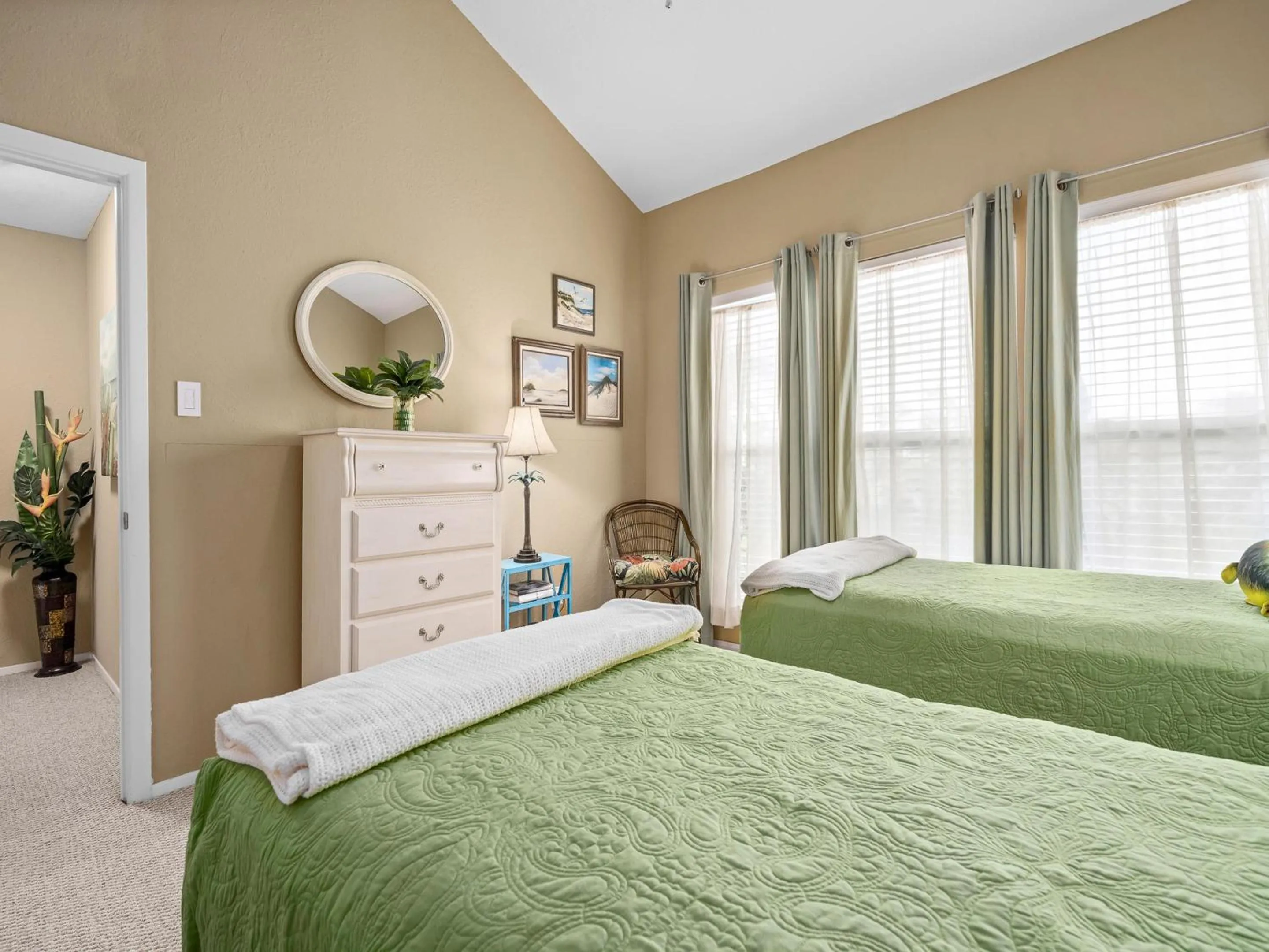 Property building, Bed in Sailing Windward