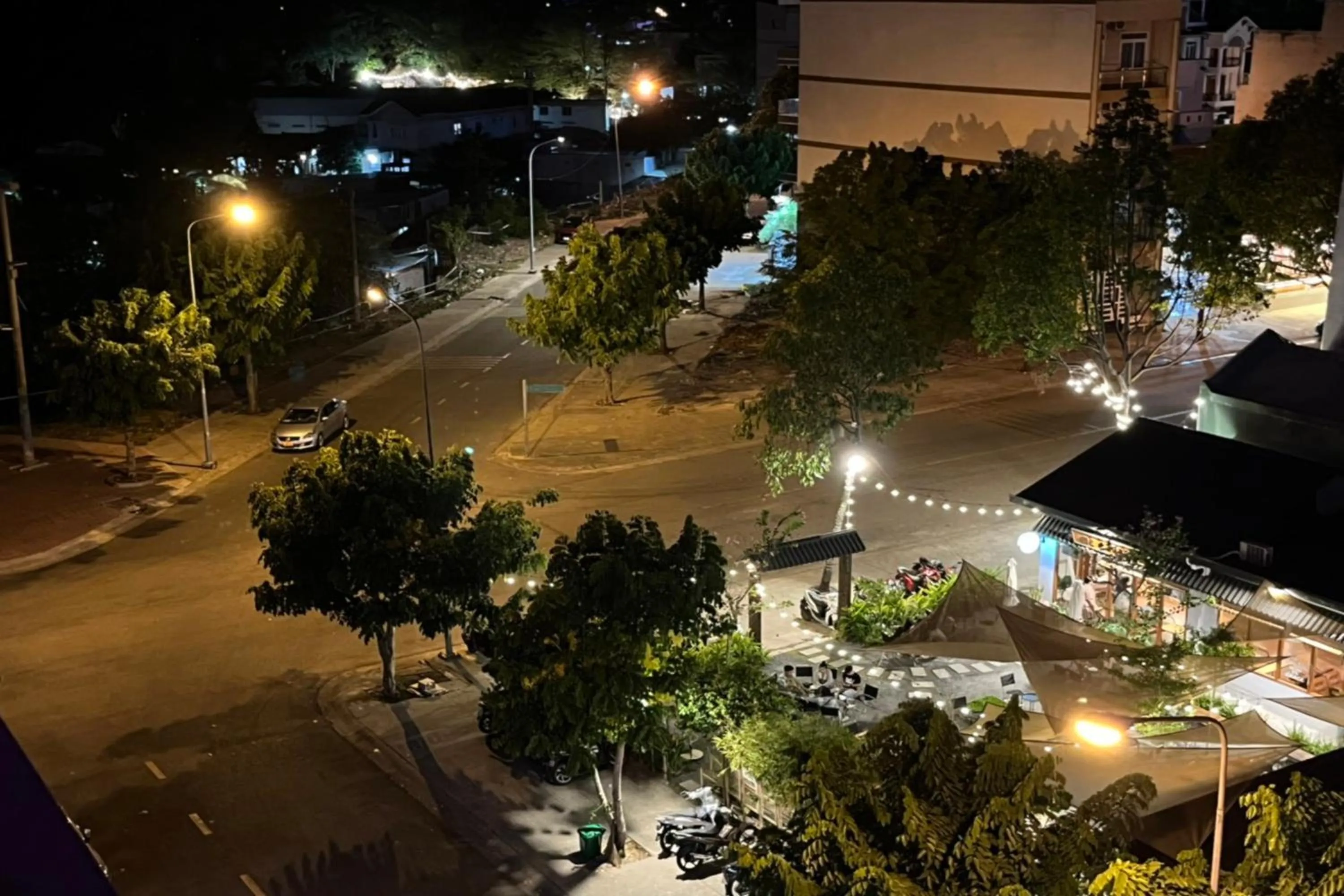 Night in Thien Ha Hotel