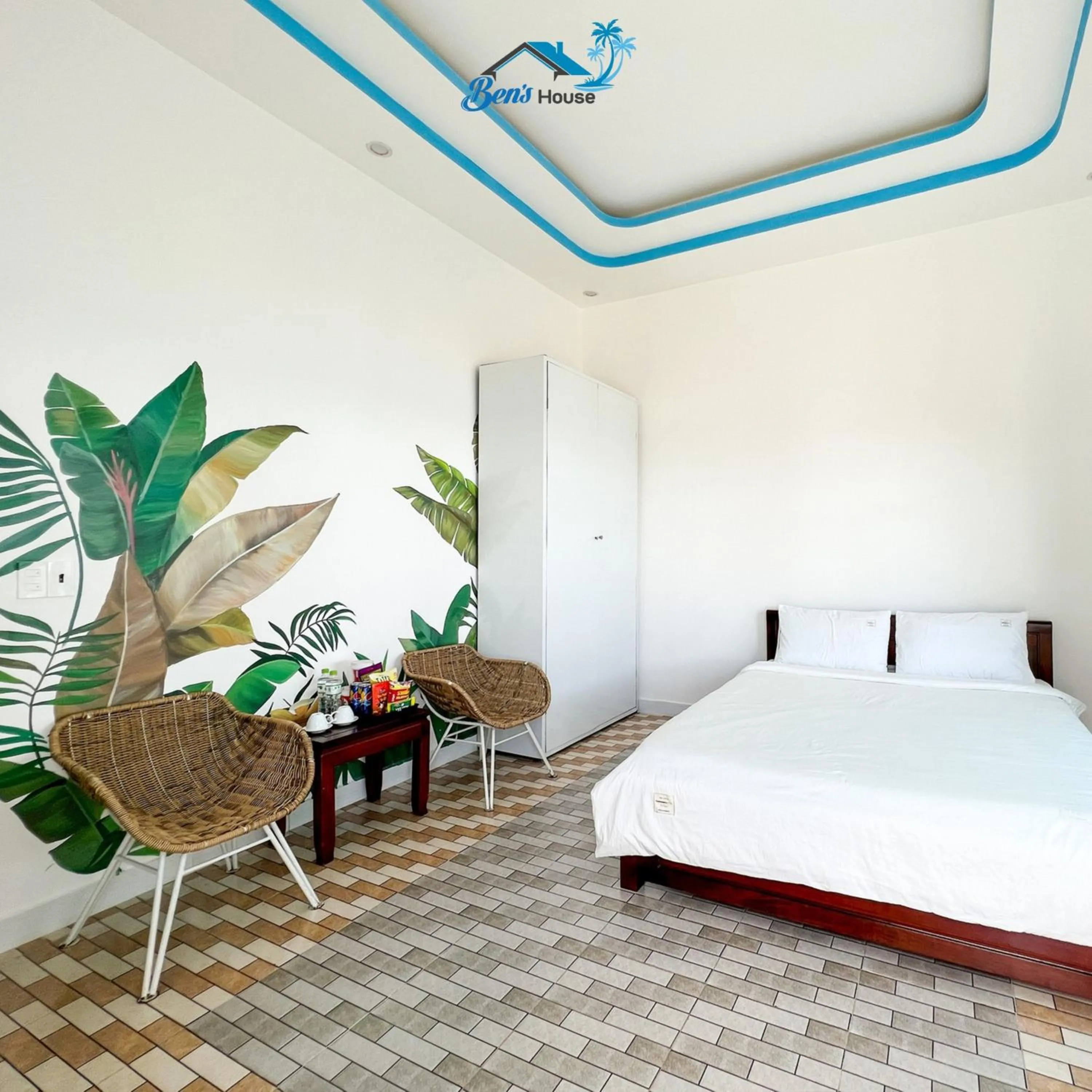 Photo of the whole room in Ben's House 3