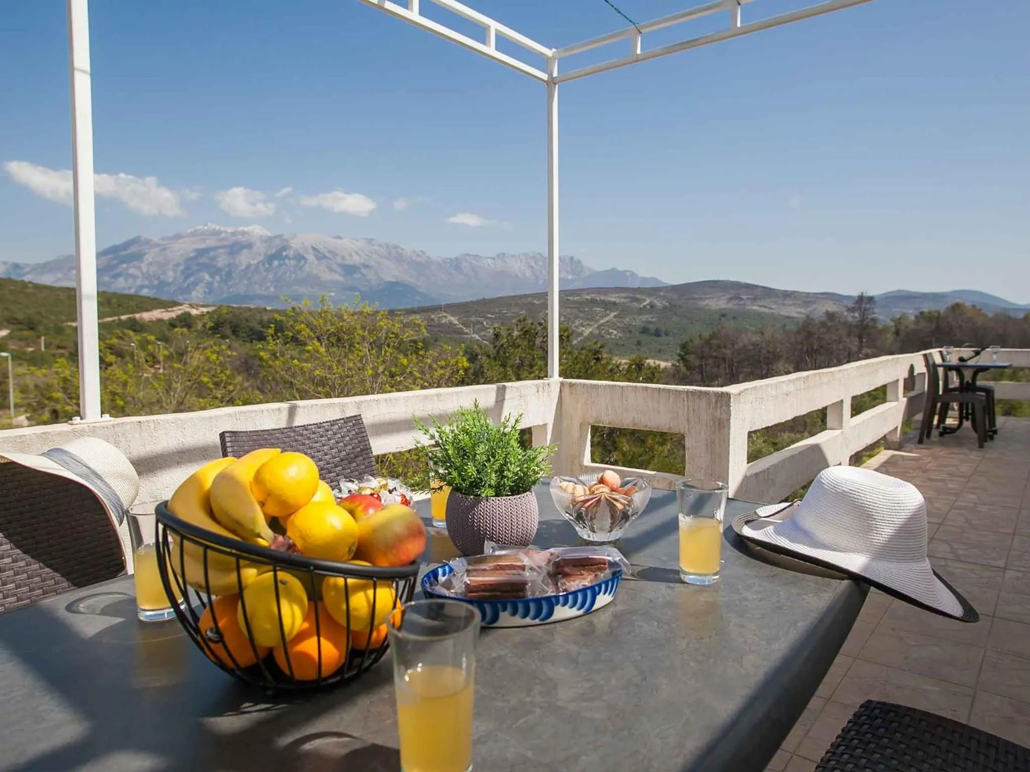 Mountain view in Maki Apartments - Plavi Horizonti Beach