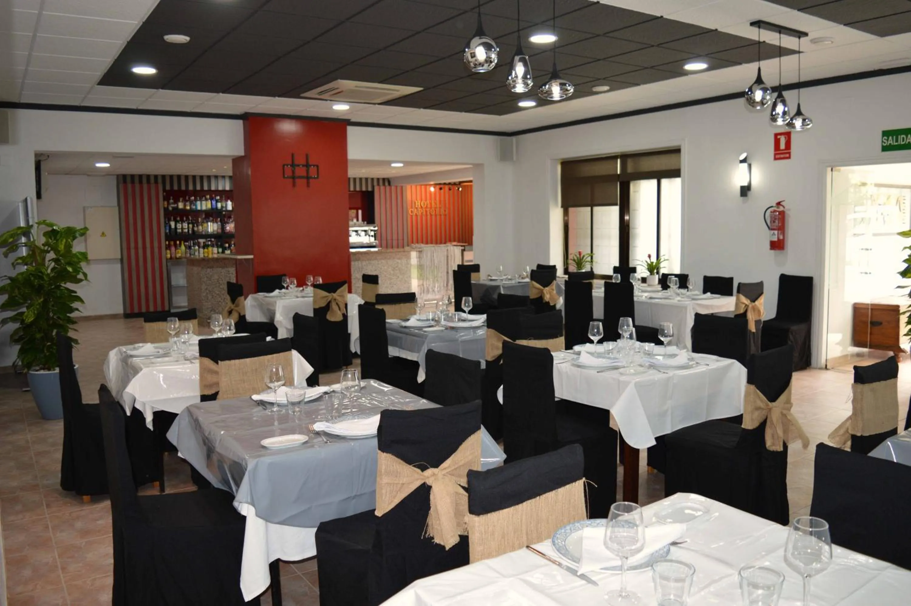 Restaurant/places to eat in Nuevo Hotel Capitolio