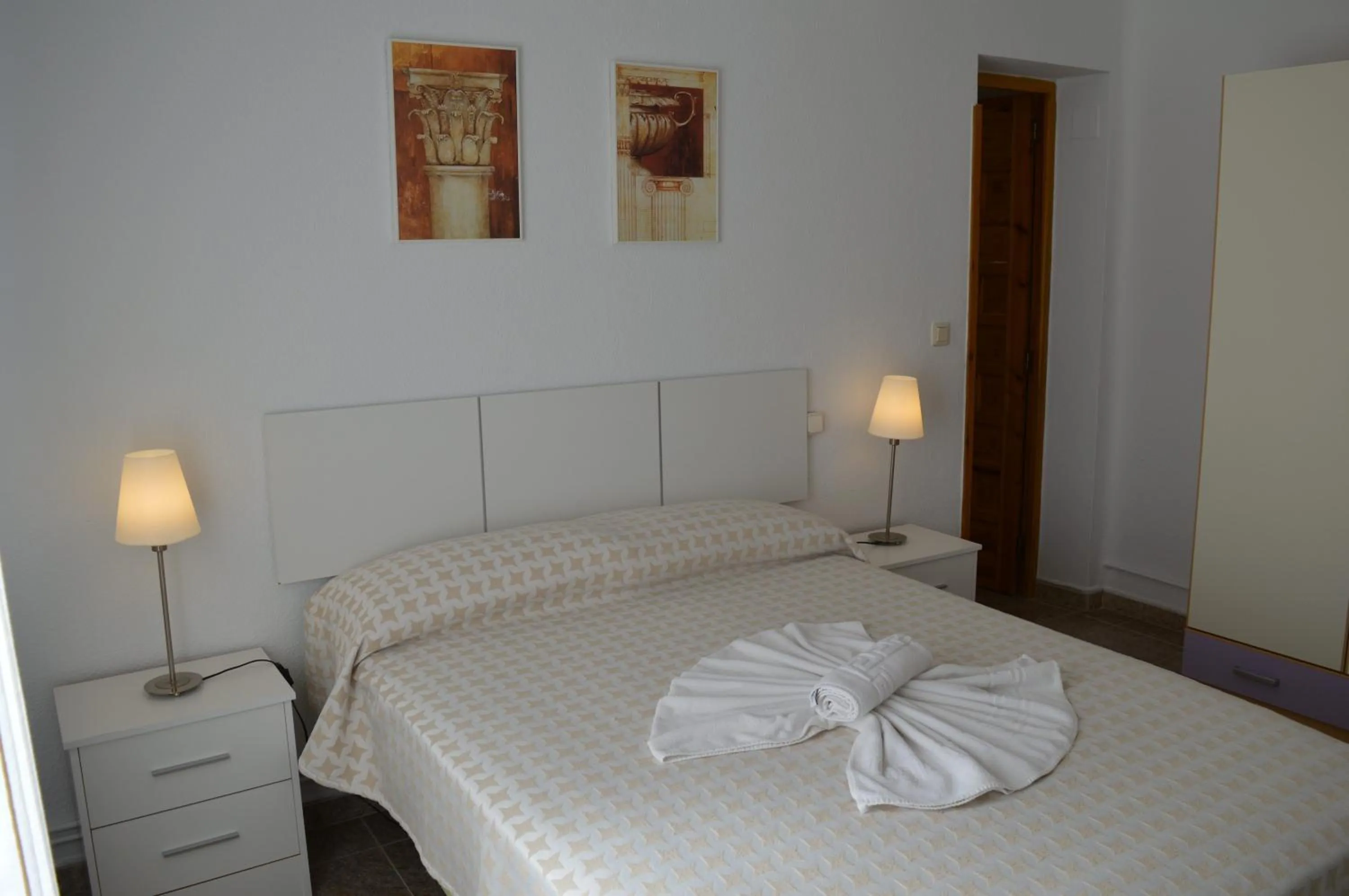 Photo of the whole room, Bed in Nuevo Hotel Capitolio