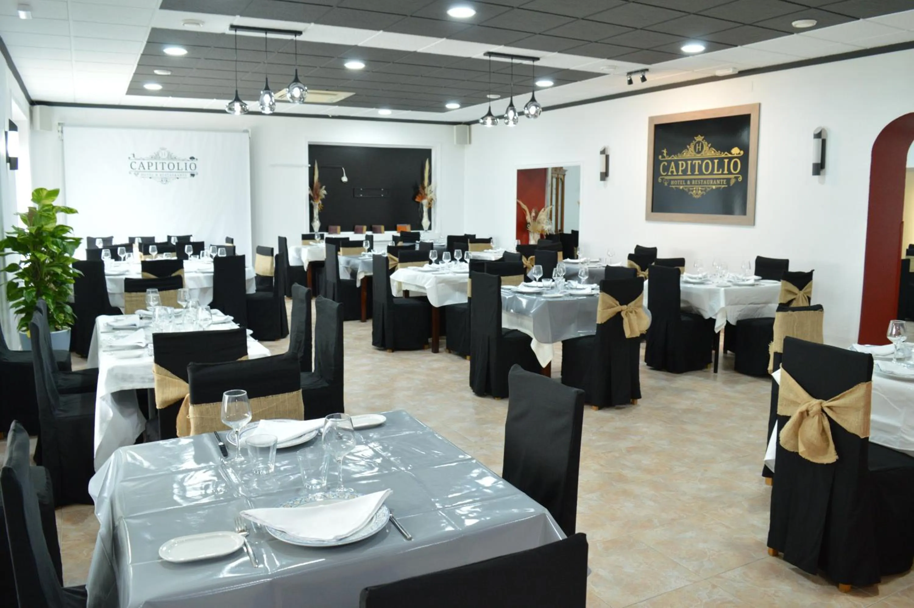 Restaurant/places to eat in Nuevo Hotel Capitolio