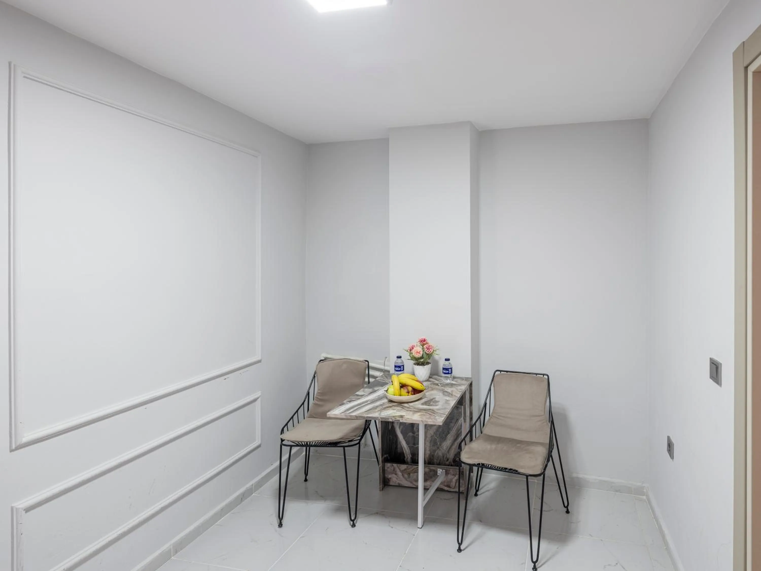 Seating area in The Red Tent Suite 23