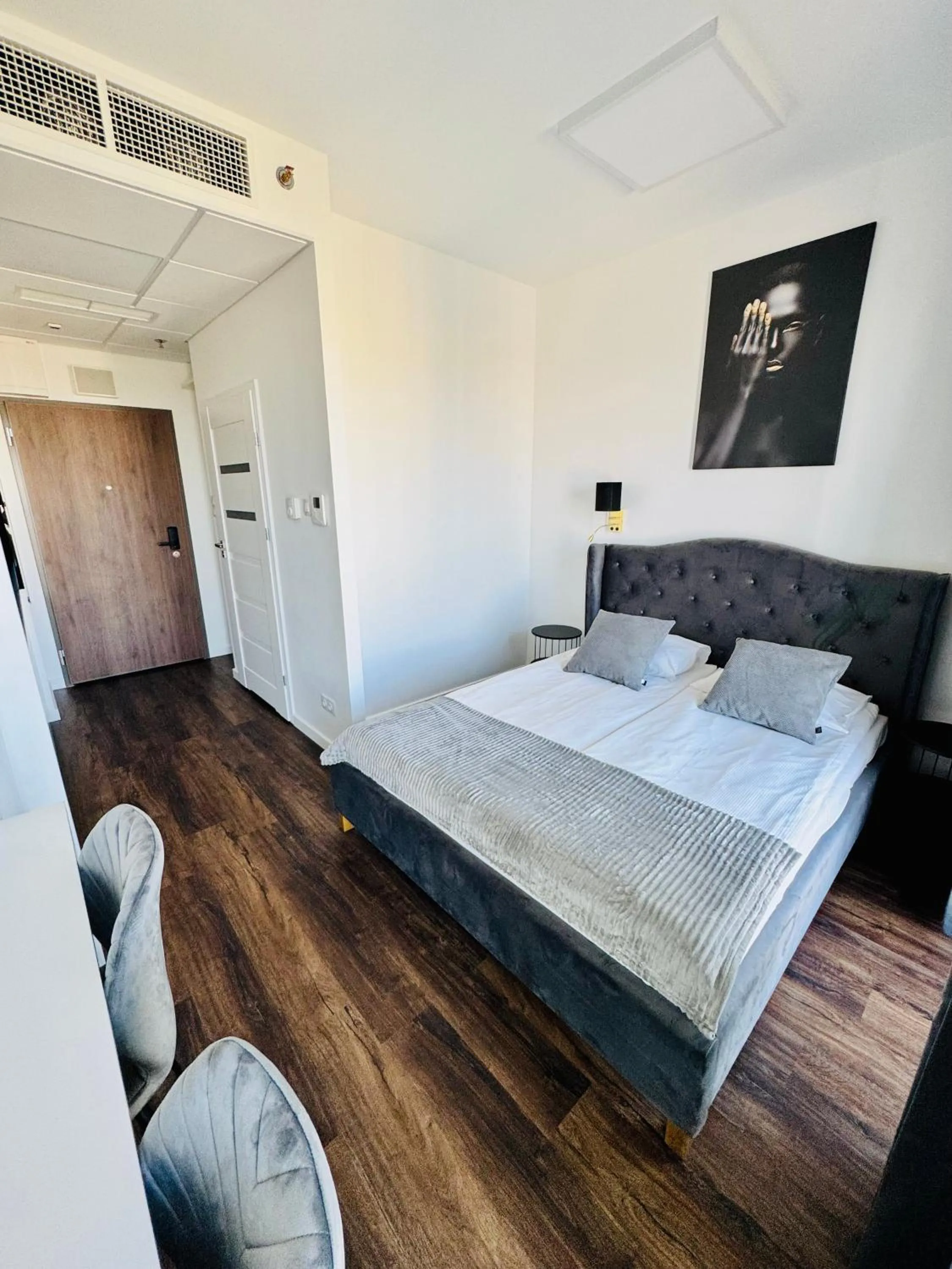 Bedroom, Bed in Vola Palace