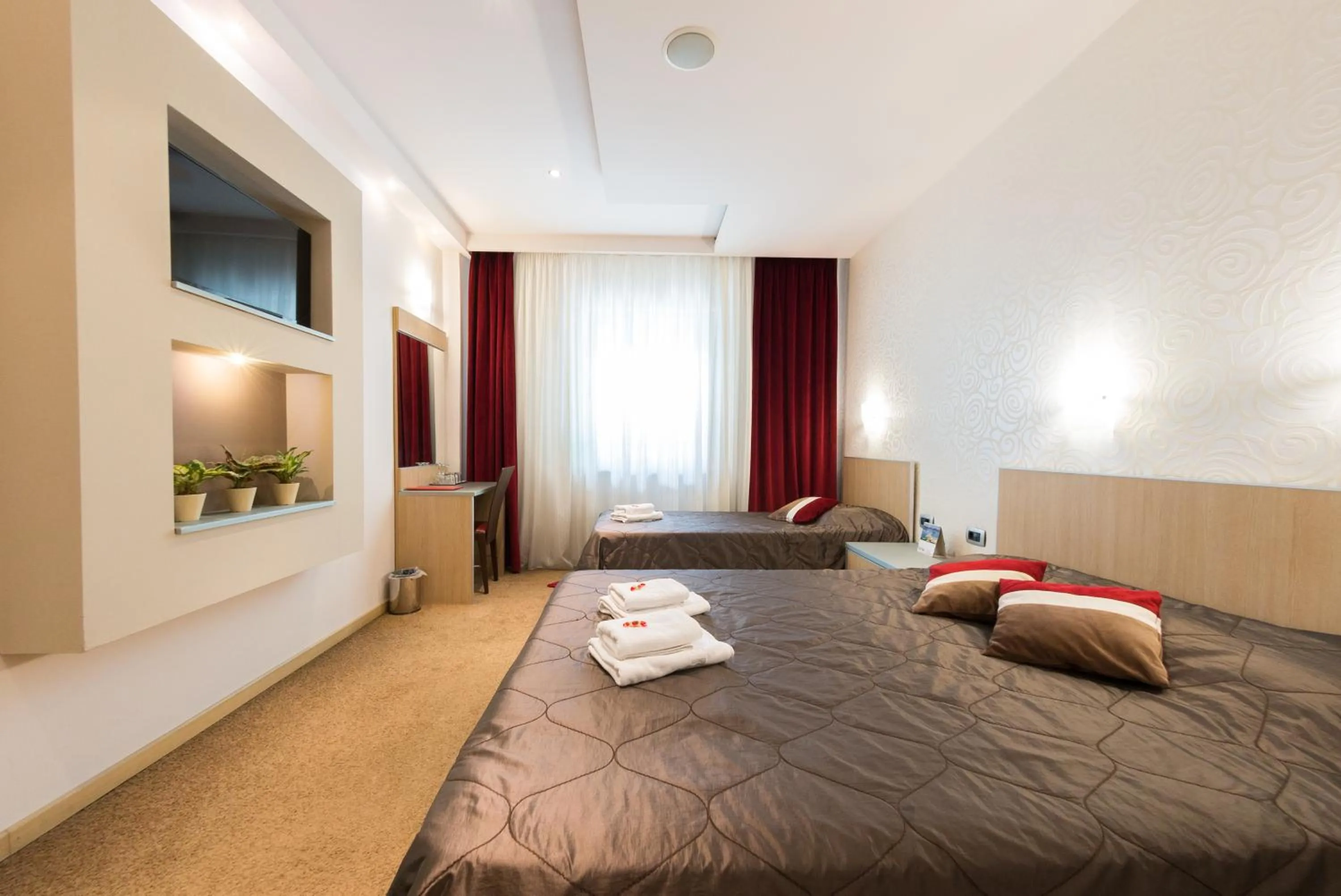 Photo of the whole room, Bed in Garni Hotel Vigor - EV station