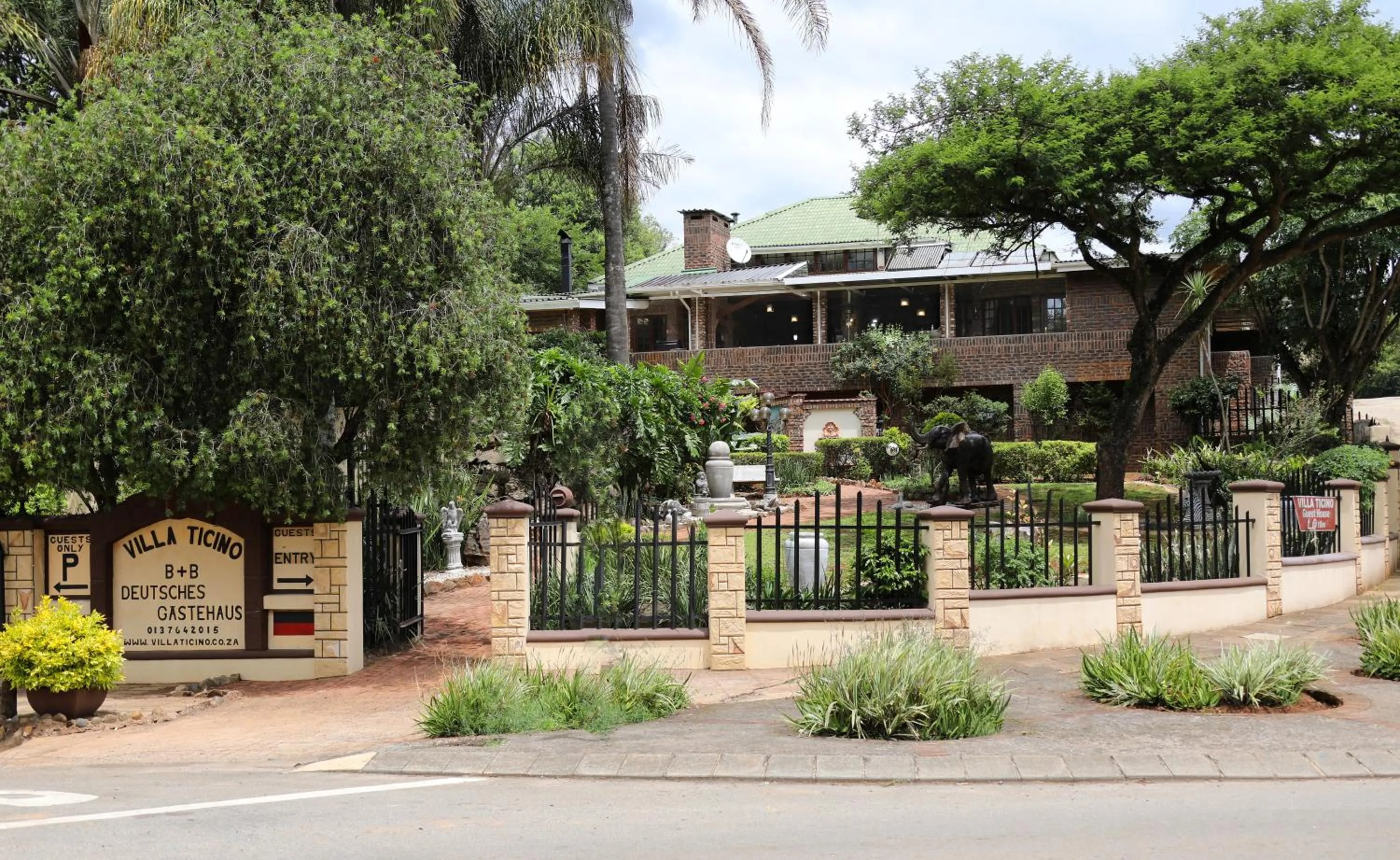 Property building in Villa Ticino Guest House