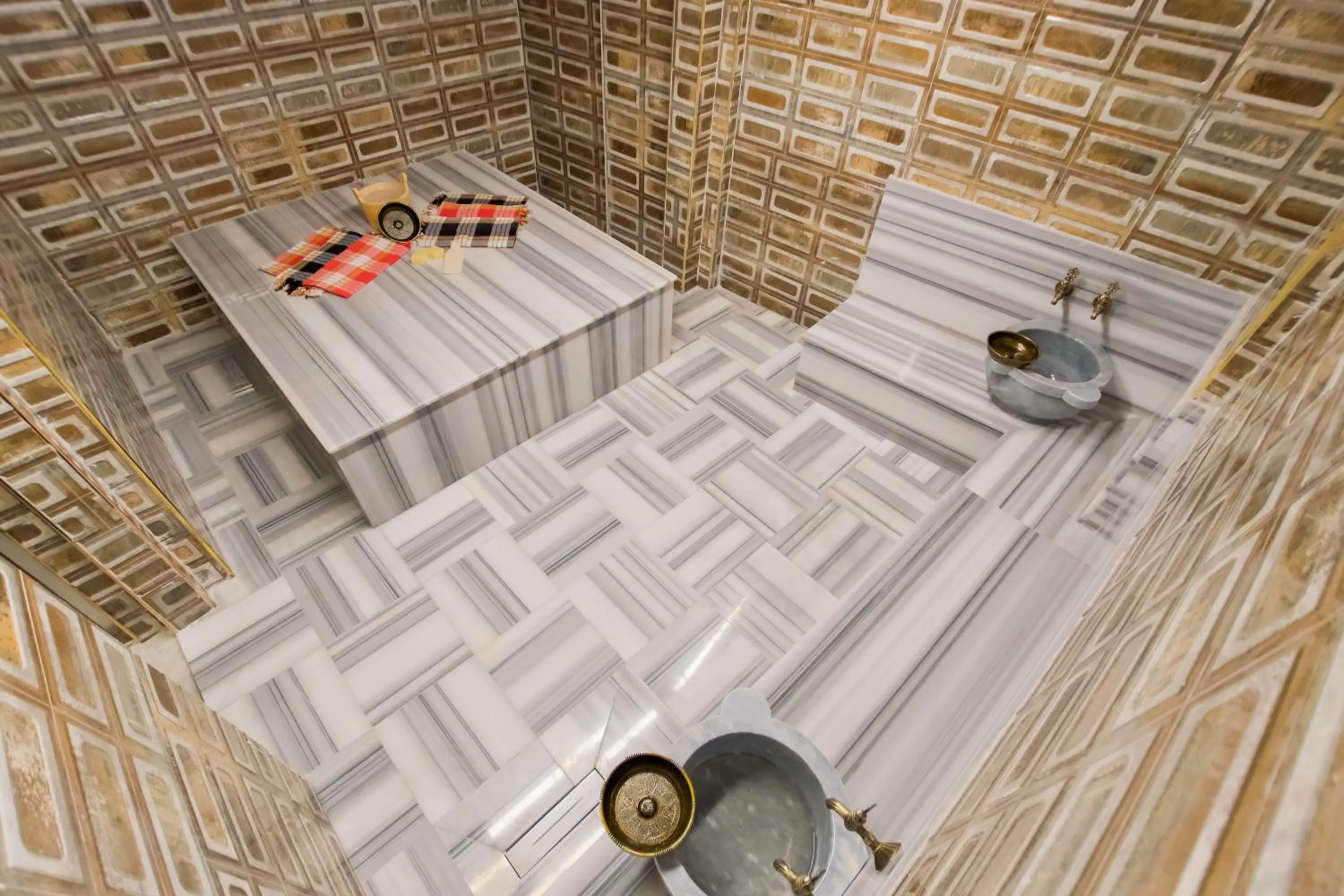 Public Bath in MOONDAY HOTEL