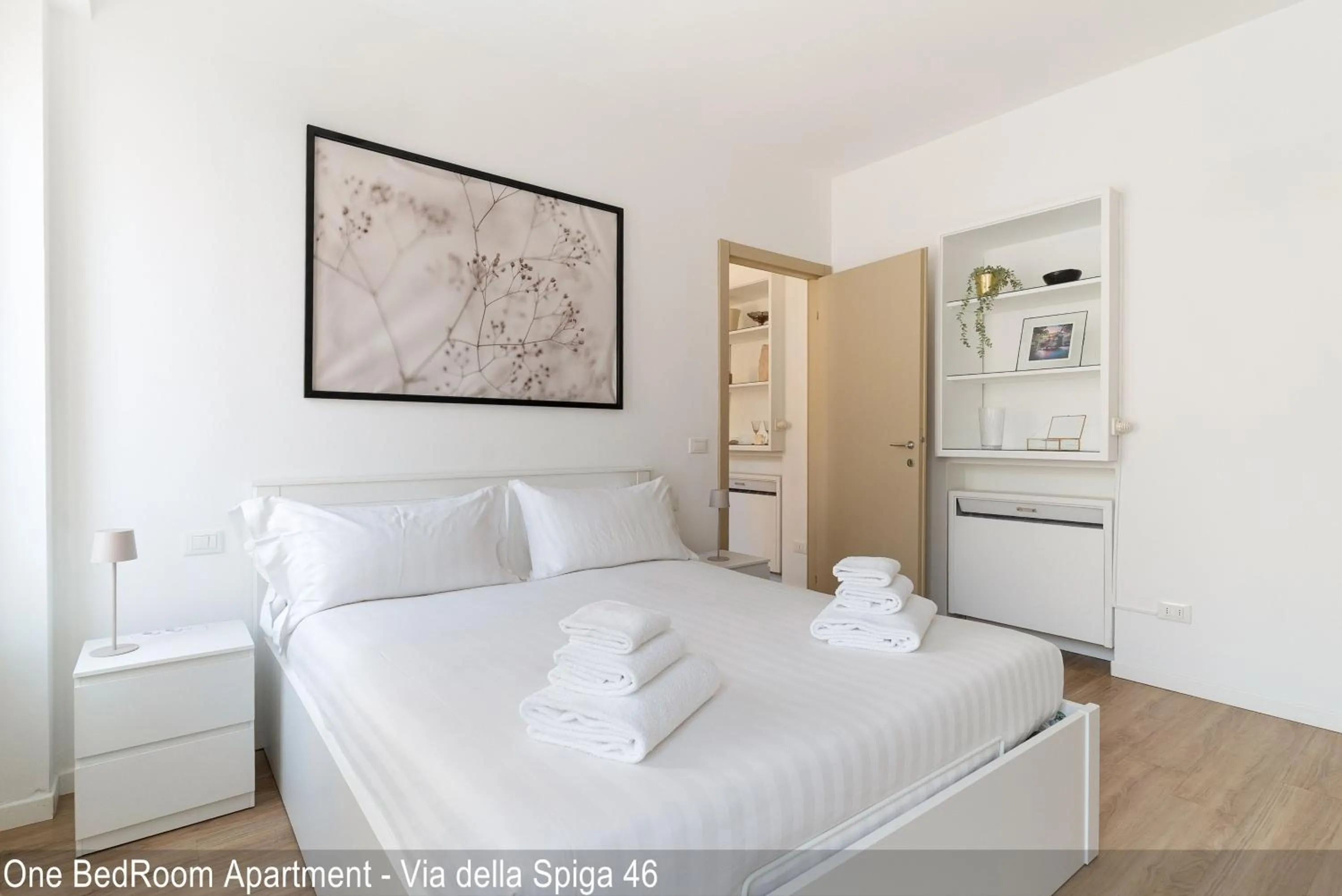 Bed in Brera Apartments in Via della Spiga