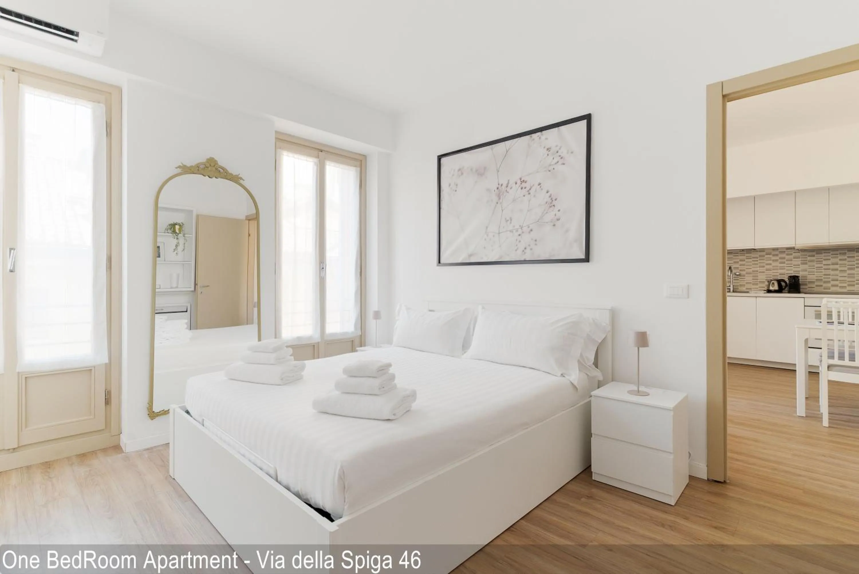 Bed in Brera Apartments in Via della Spiga