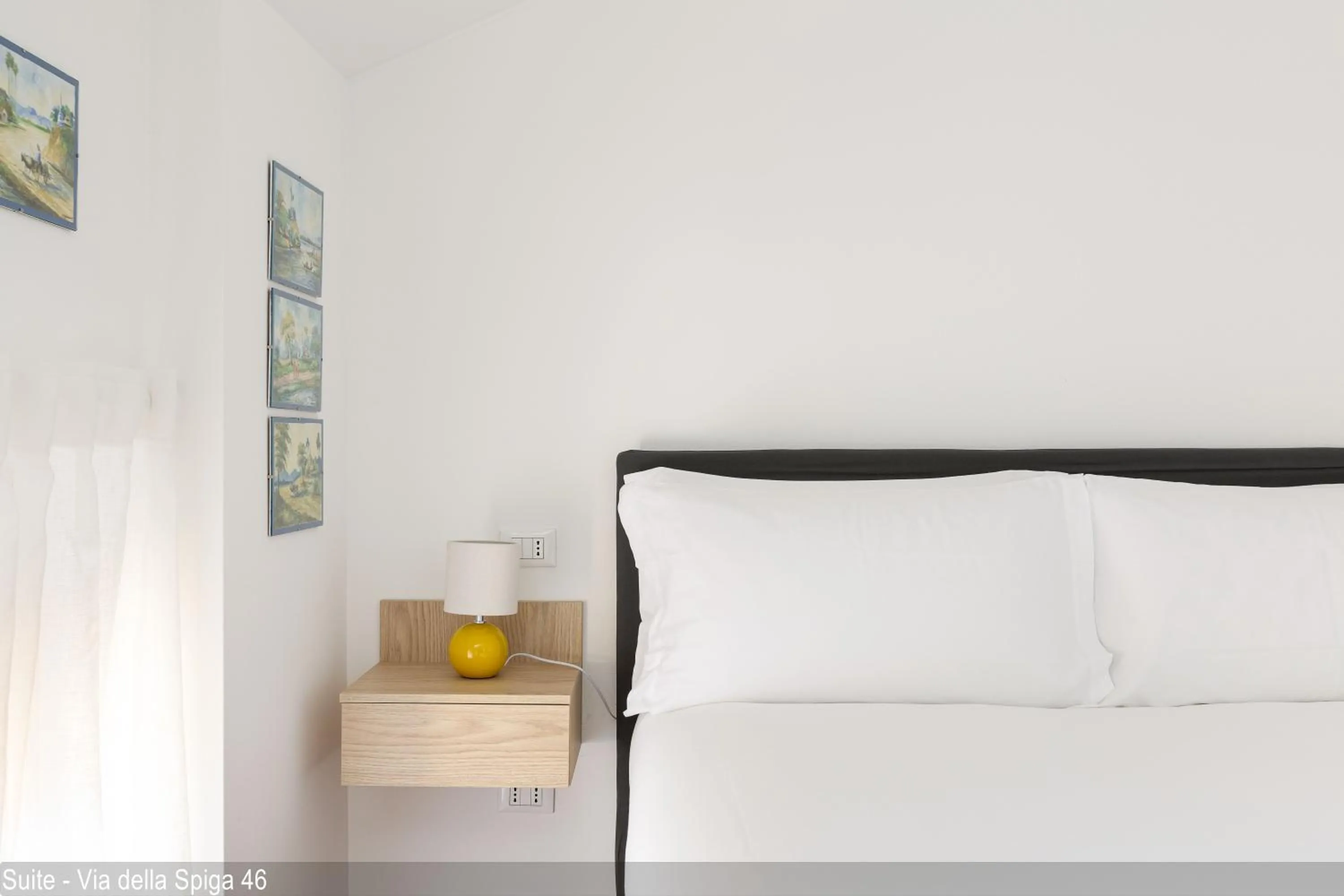 Bed in Brera Apartments in Via della Spiga