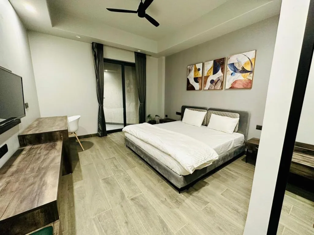 Photo of the whole room, Bed in Mod Avenue