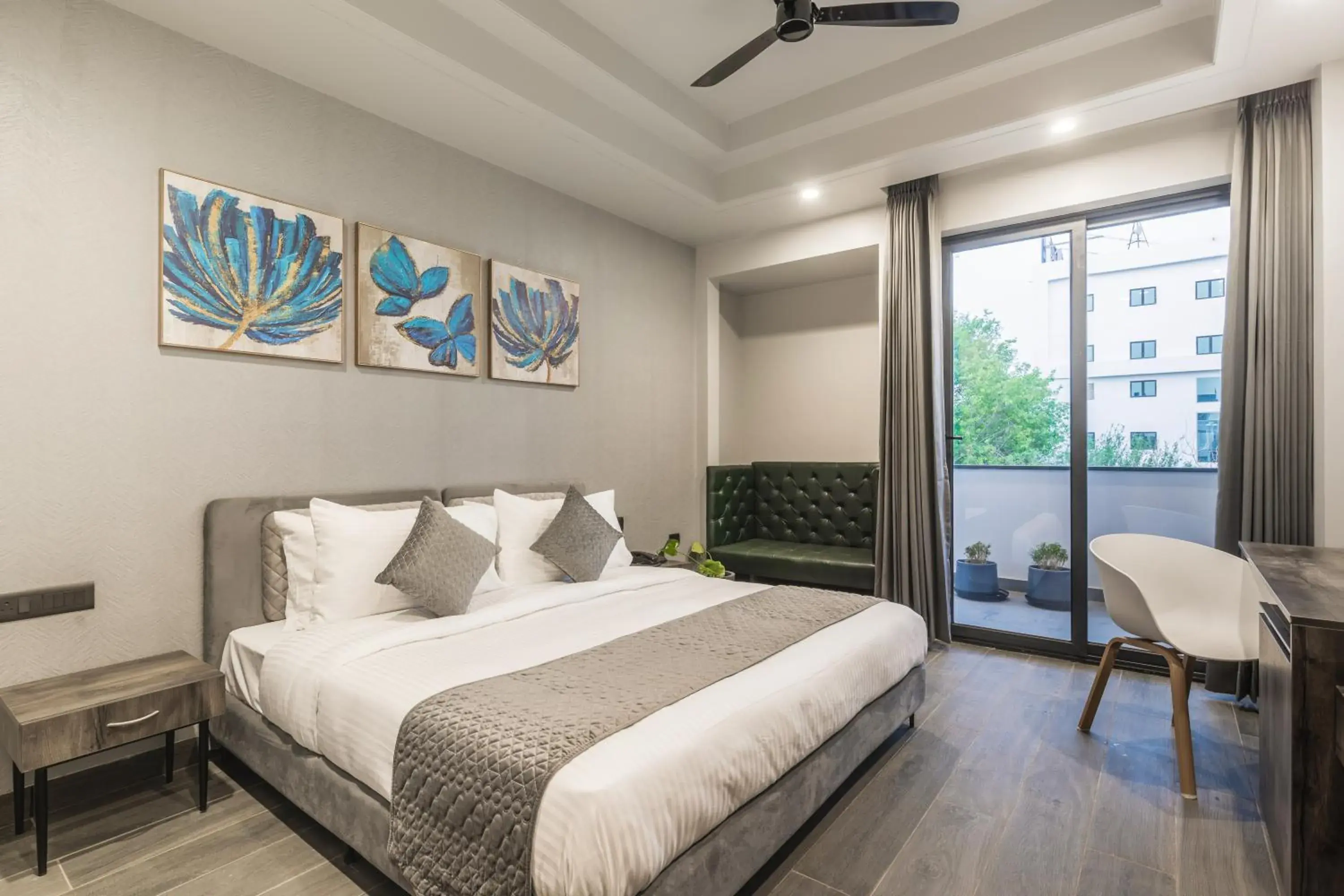 Bed in Mod Avenue Bed in Mod Avenue