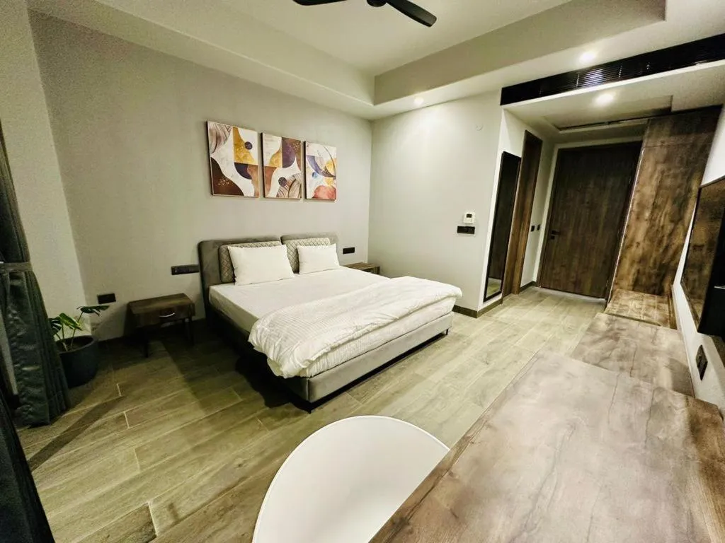 Photo of the whole room, Bed in Mod Avenue