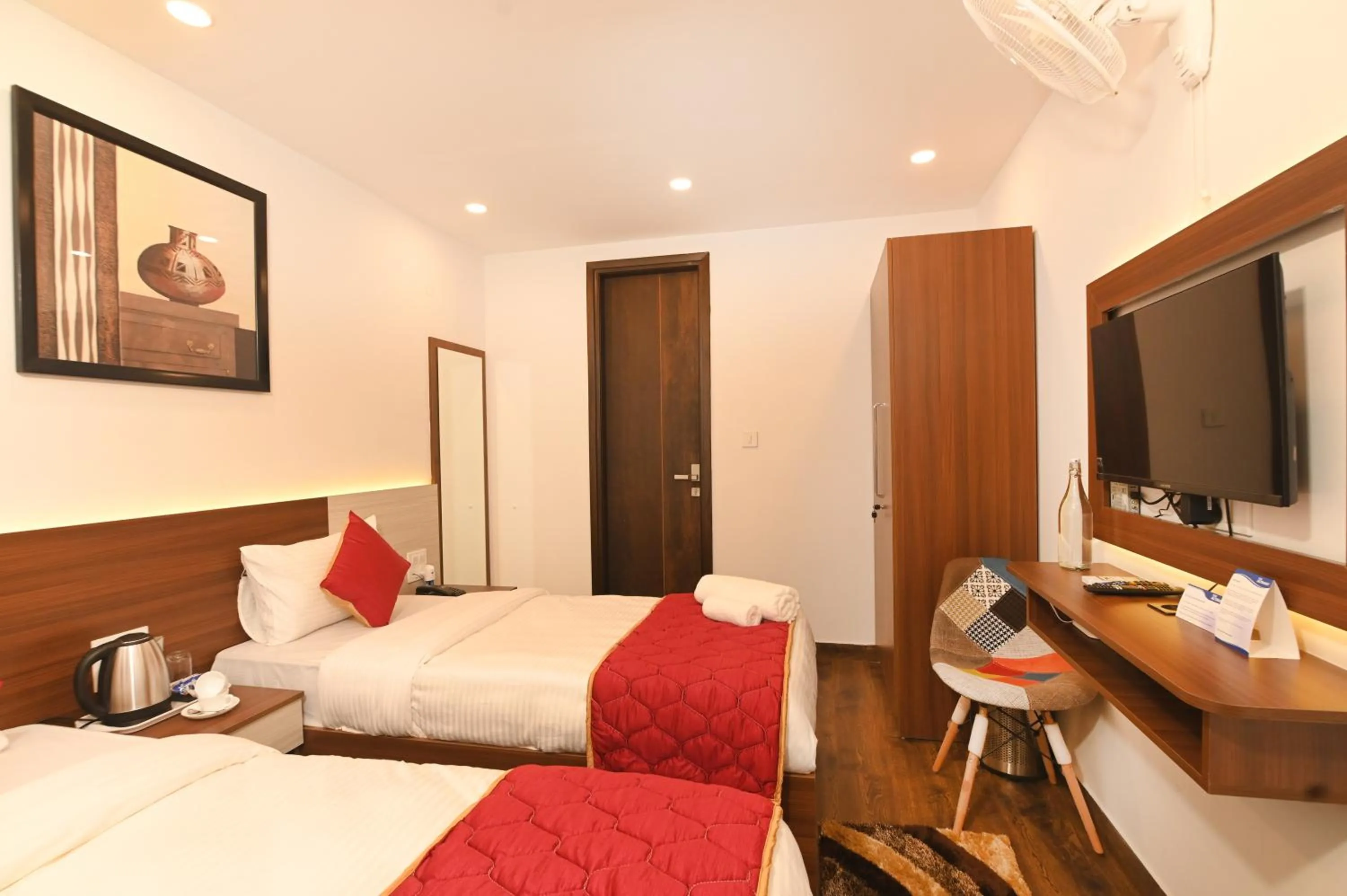 Photo of the whole room, Bed in The Altruist Business Stays , DLF Phase 3