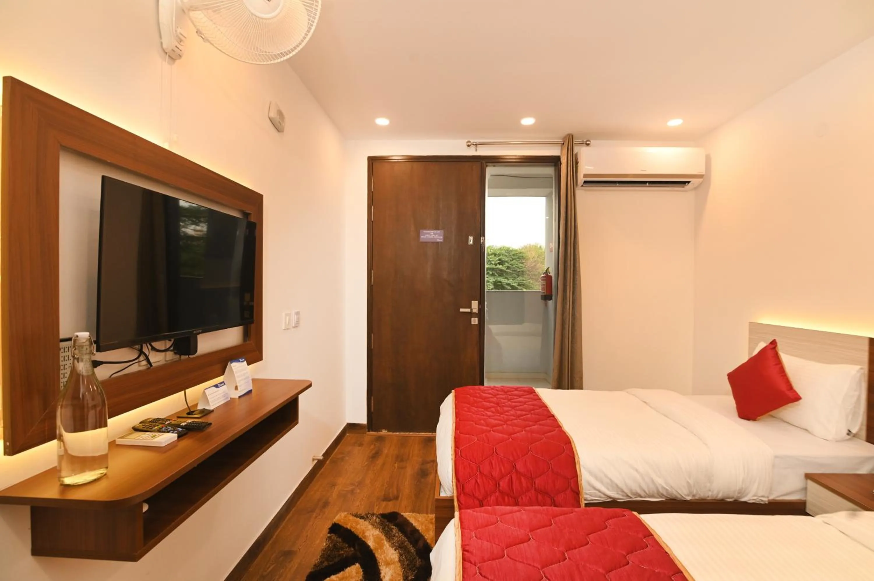 TV and multimedia, Bed in The Altruist Business Stays , DLF Phase 3