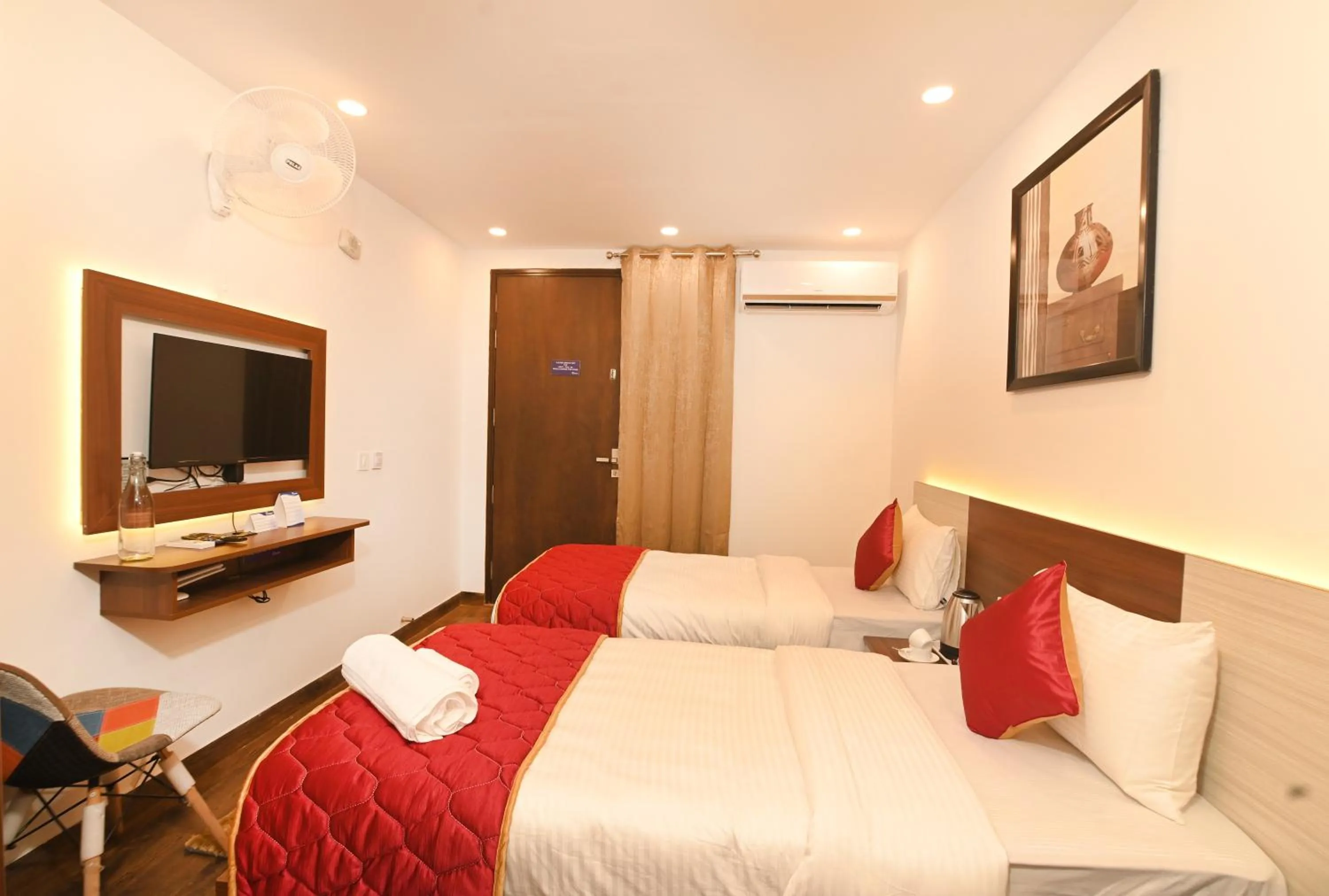TV and multimedia, Bed in The Altruist Business Stays , DLF Phase 3