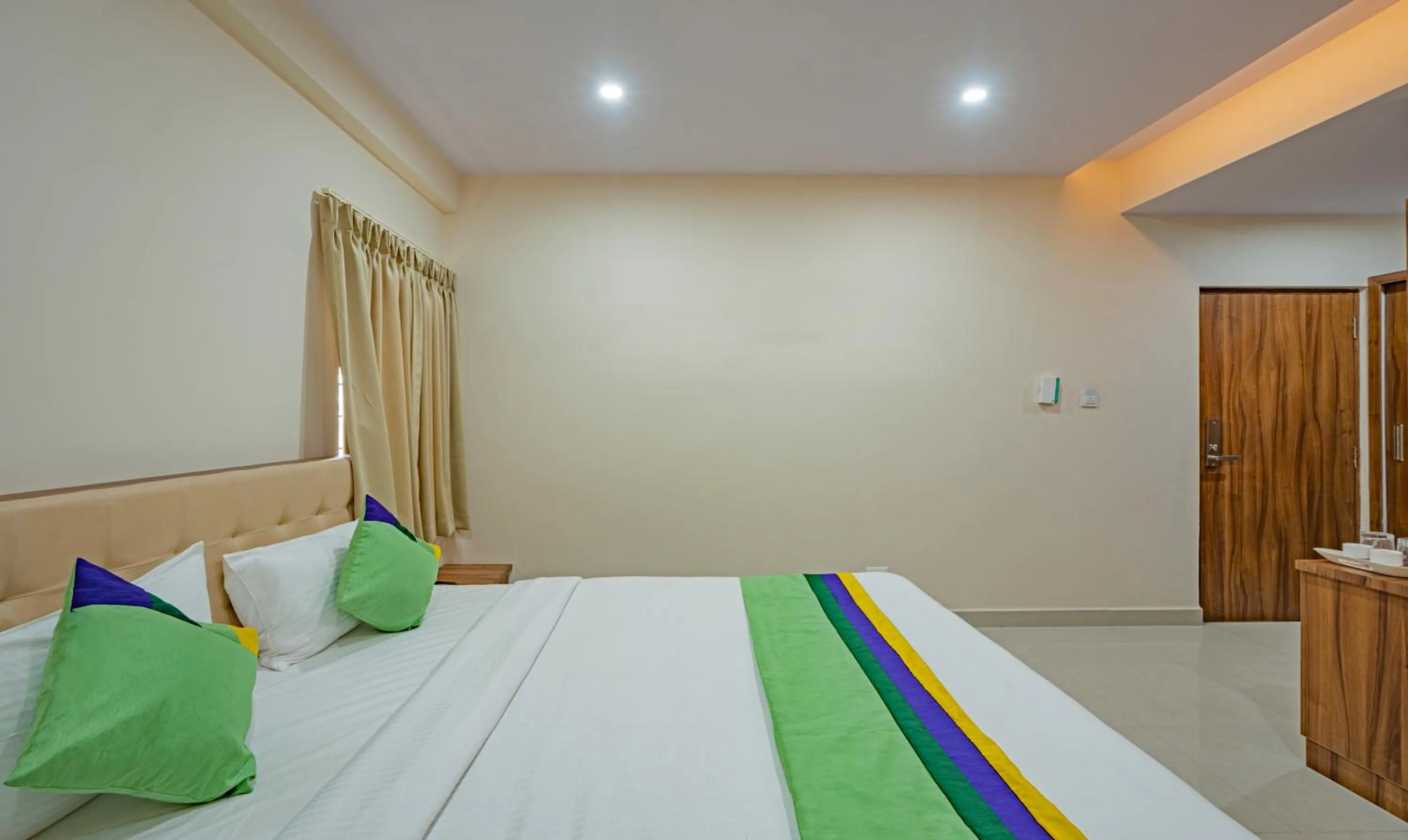 Bedroom, Bed in Treebo Global Stay, Uttarahalli