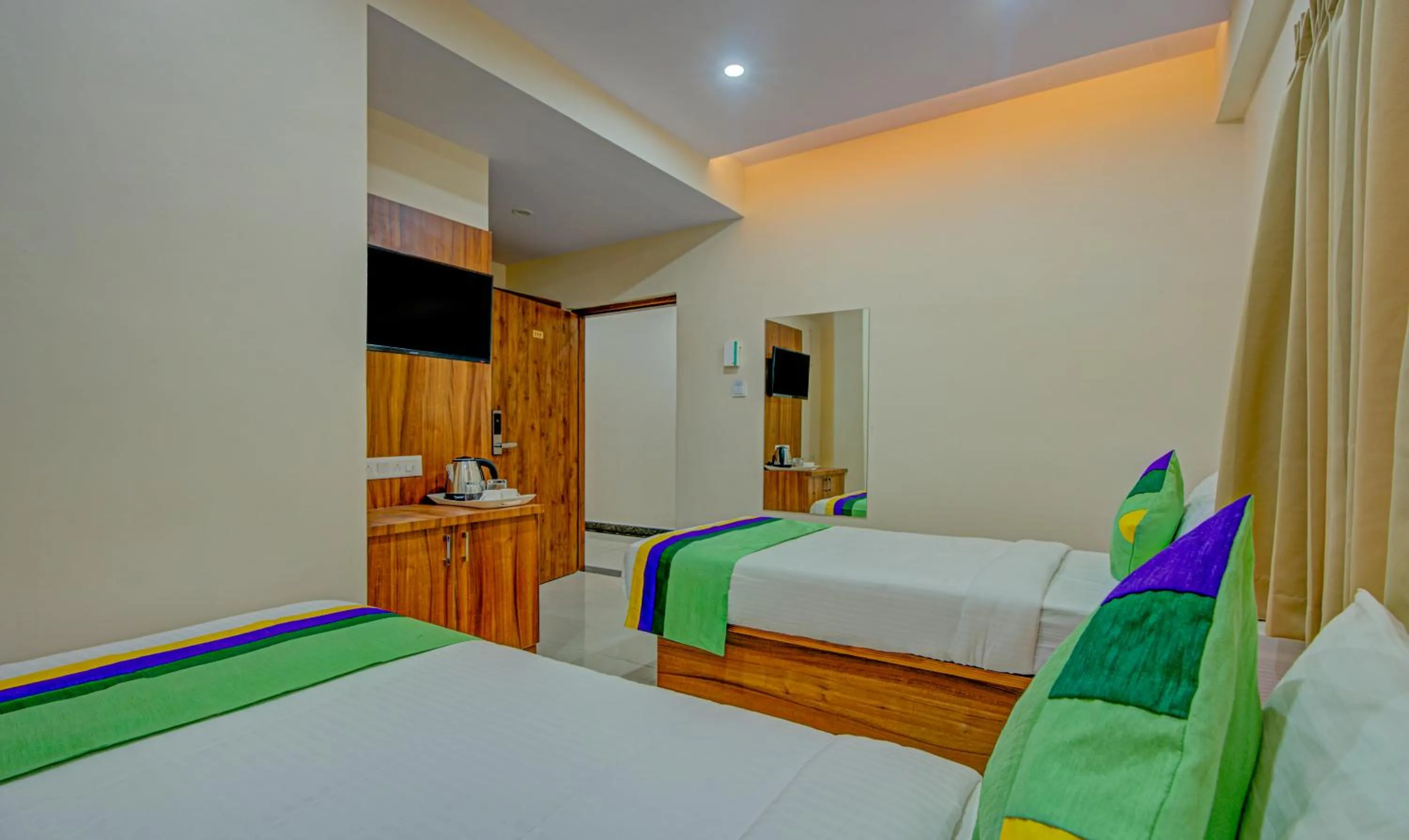 Bedroom, Bed in Treebo Global Stay, Uttarahalli