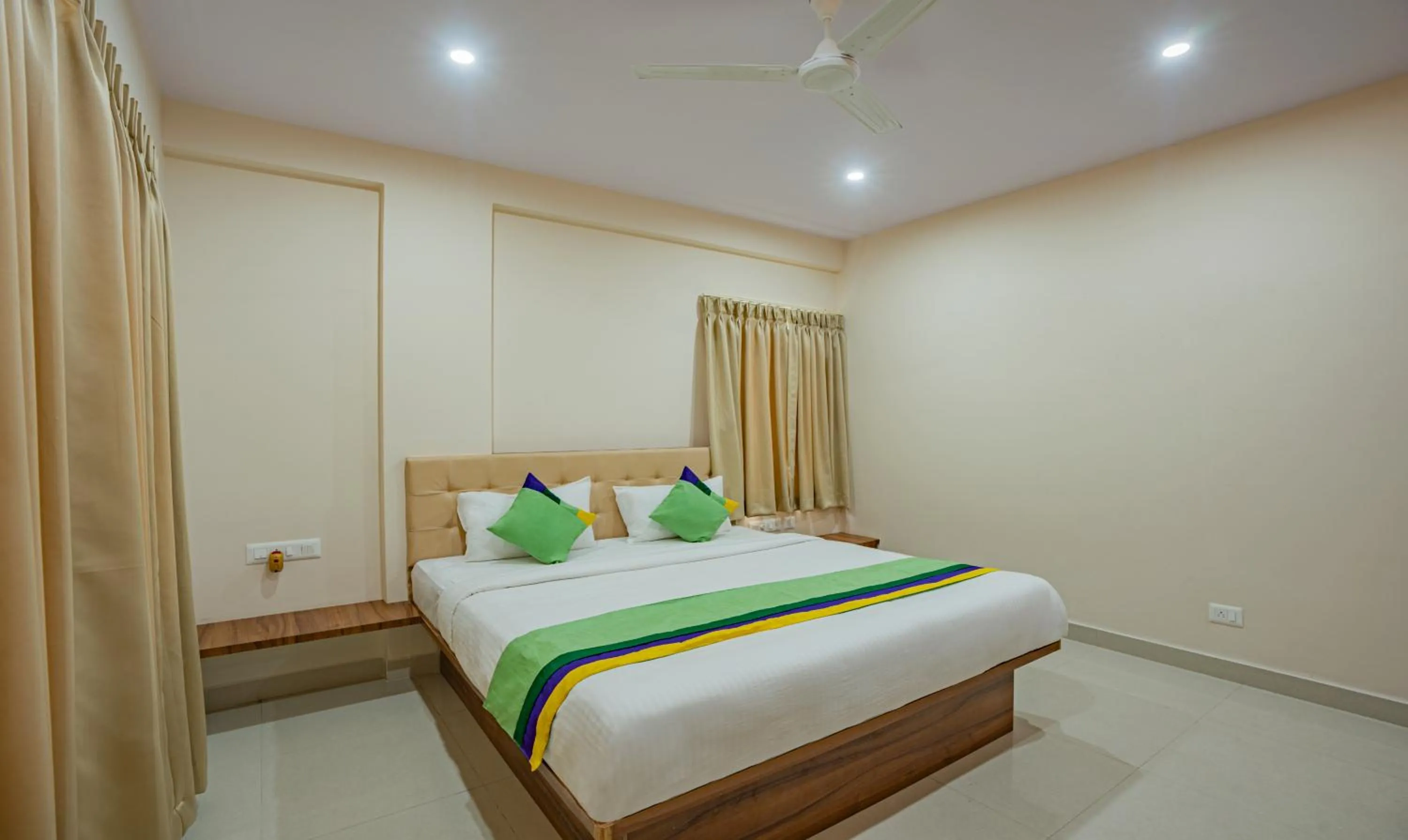 Bedroom, Bed in Treebo Global Stay, Uttarahalli