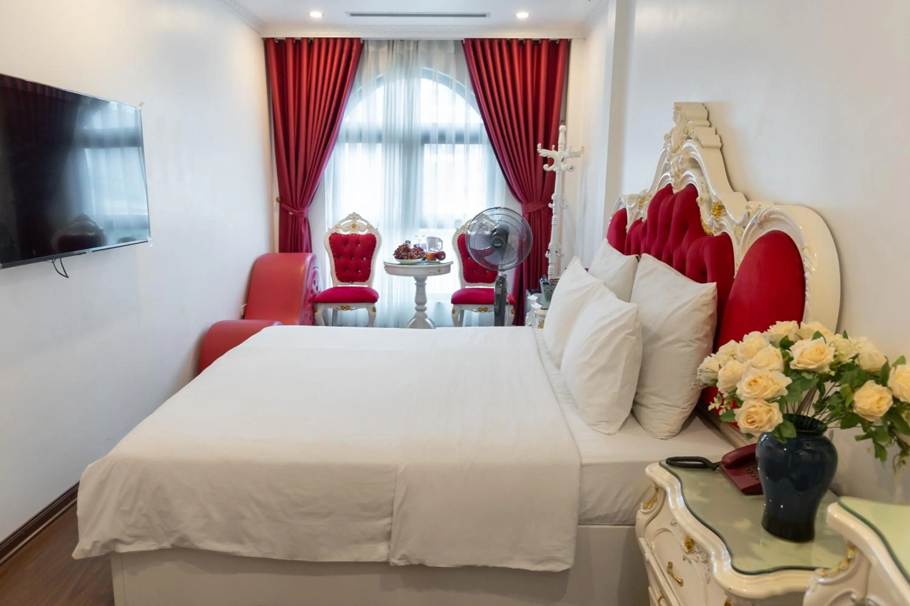 Bed in Royal Hotel Thanh Trì