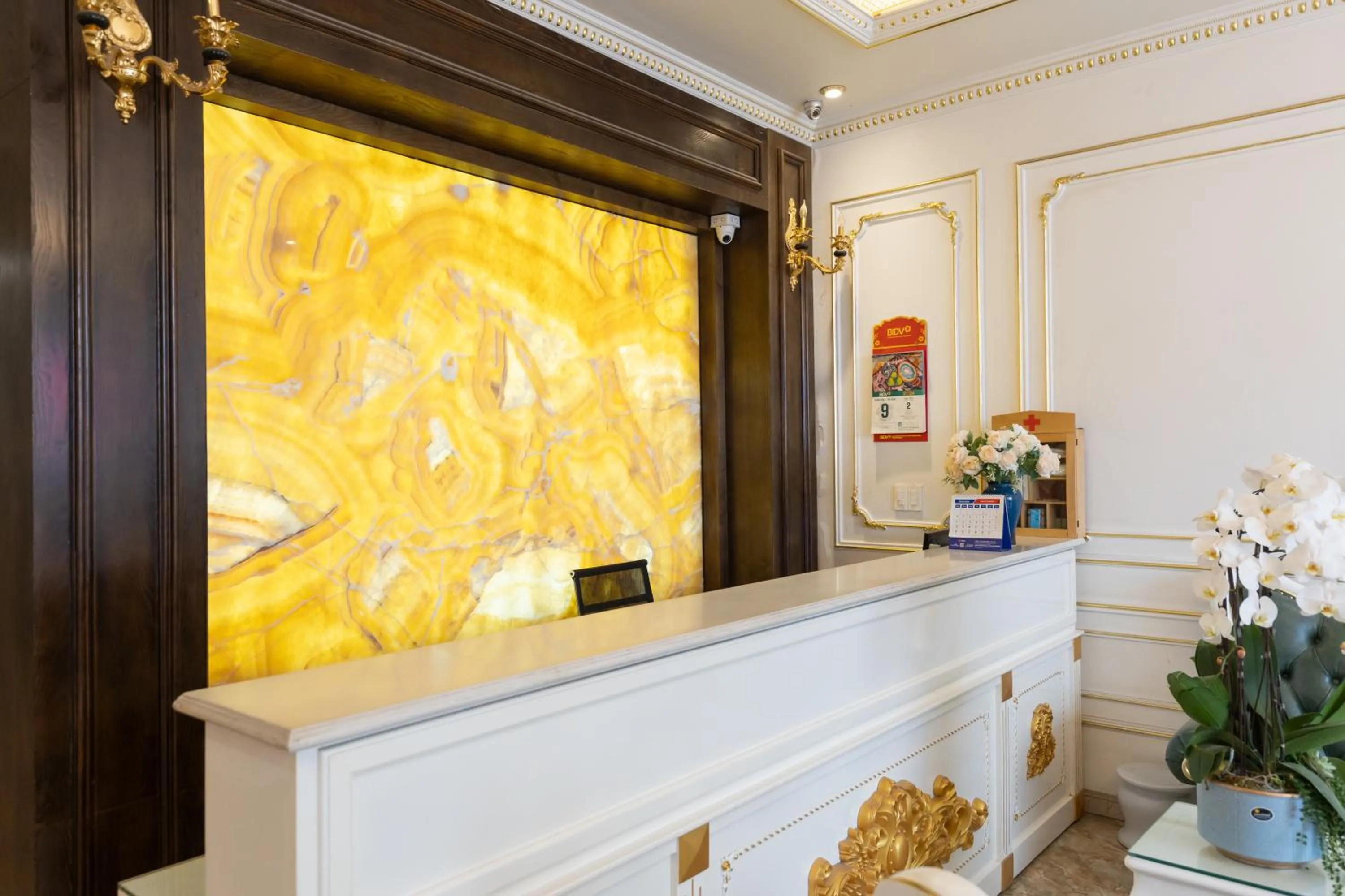 Communal lounge/ TV room in Royal Hotel Thanh Trì