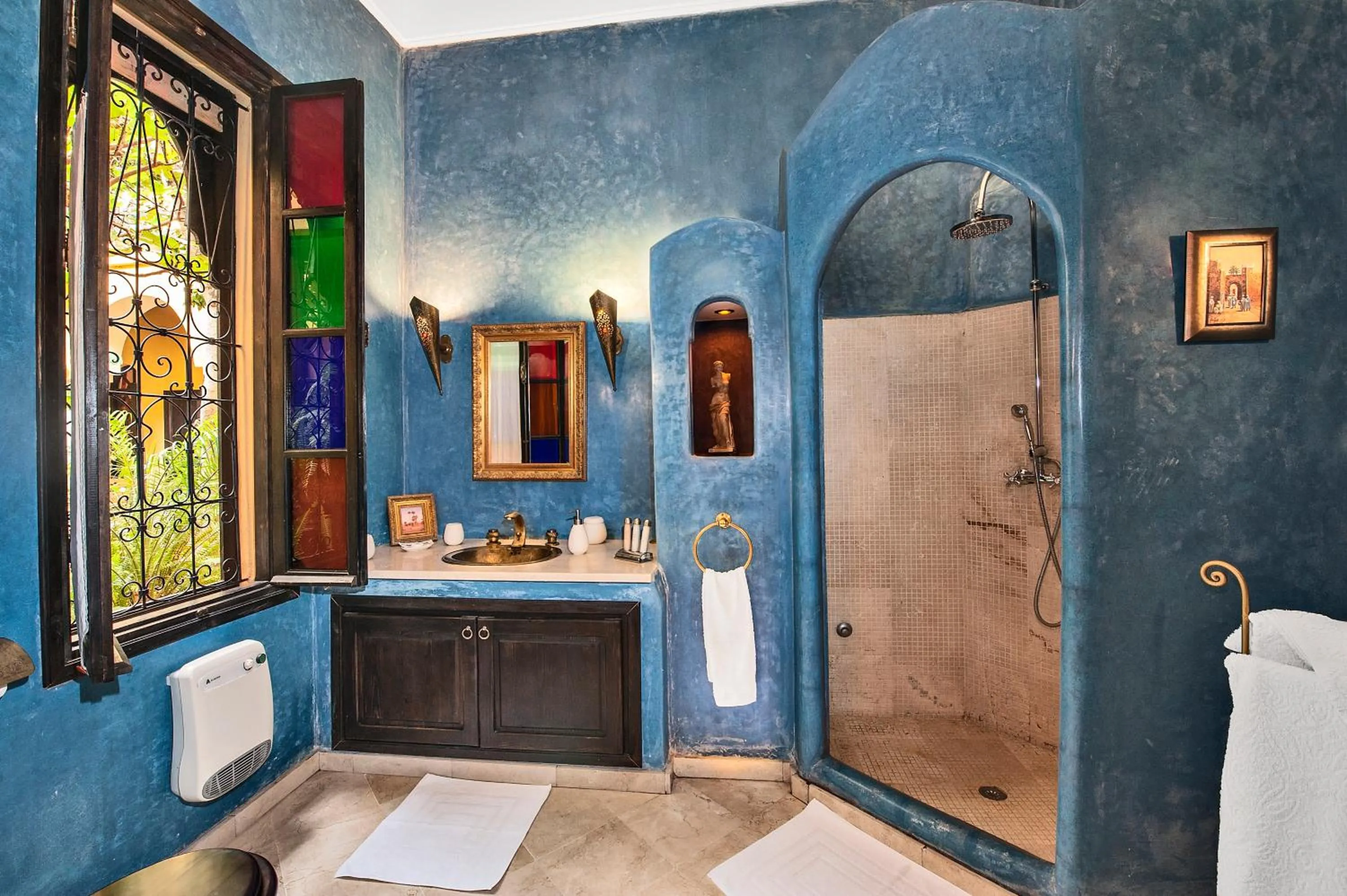 Bathroom in Riad Soleil D'orient