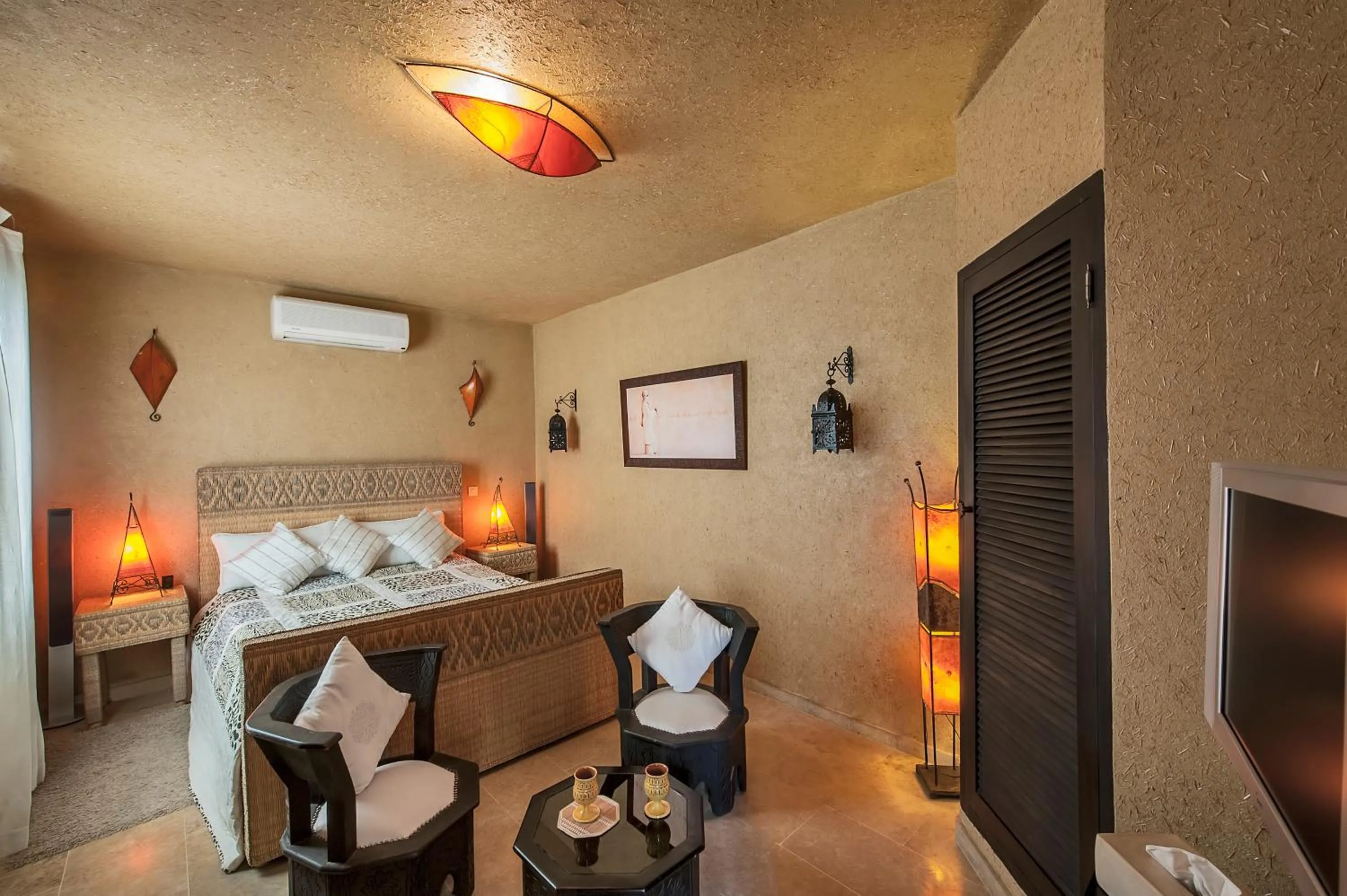 Photo of the whole room, Bed in Riad Soleil D'orient