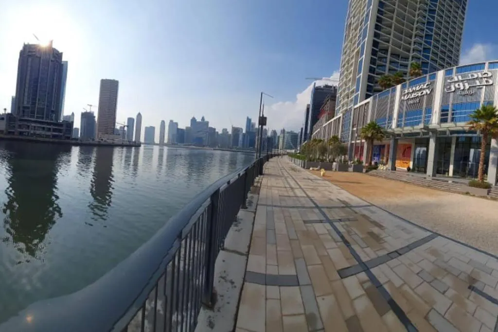 Lake view in Winds of the Canal by Lagom - Business Bay Dubai