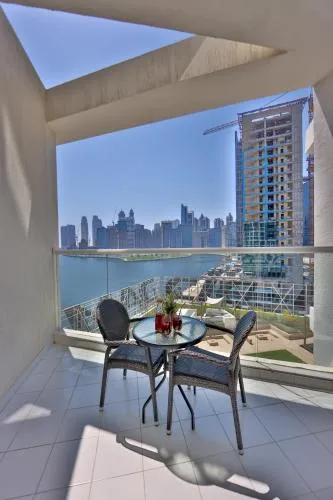 Lake view in Winds of the Canal by Lagom - Business Bay Dubai