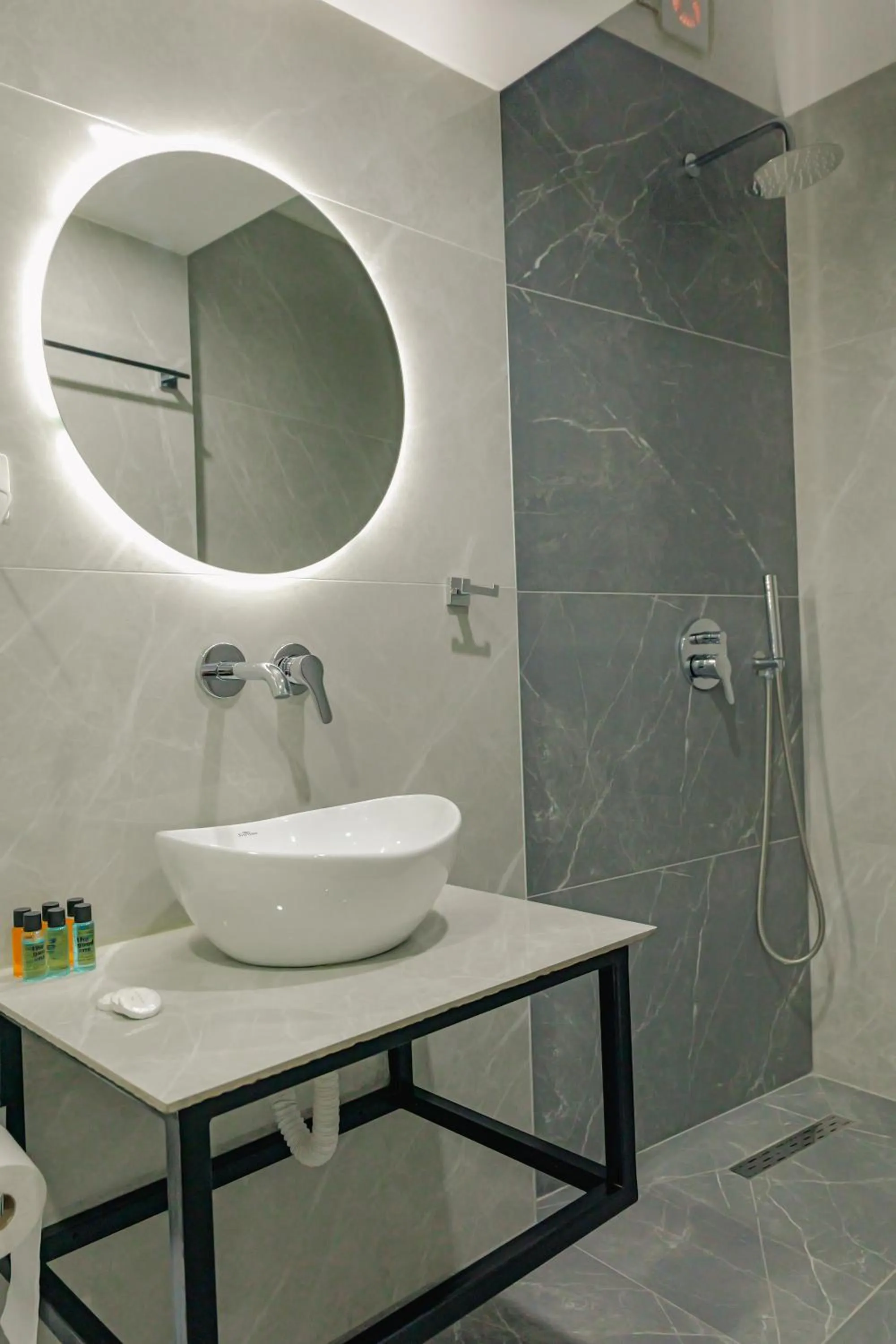 Shower in Hotel Summer